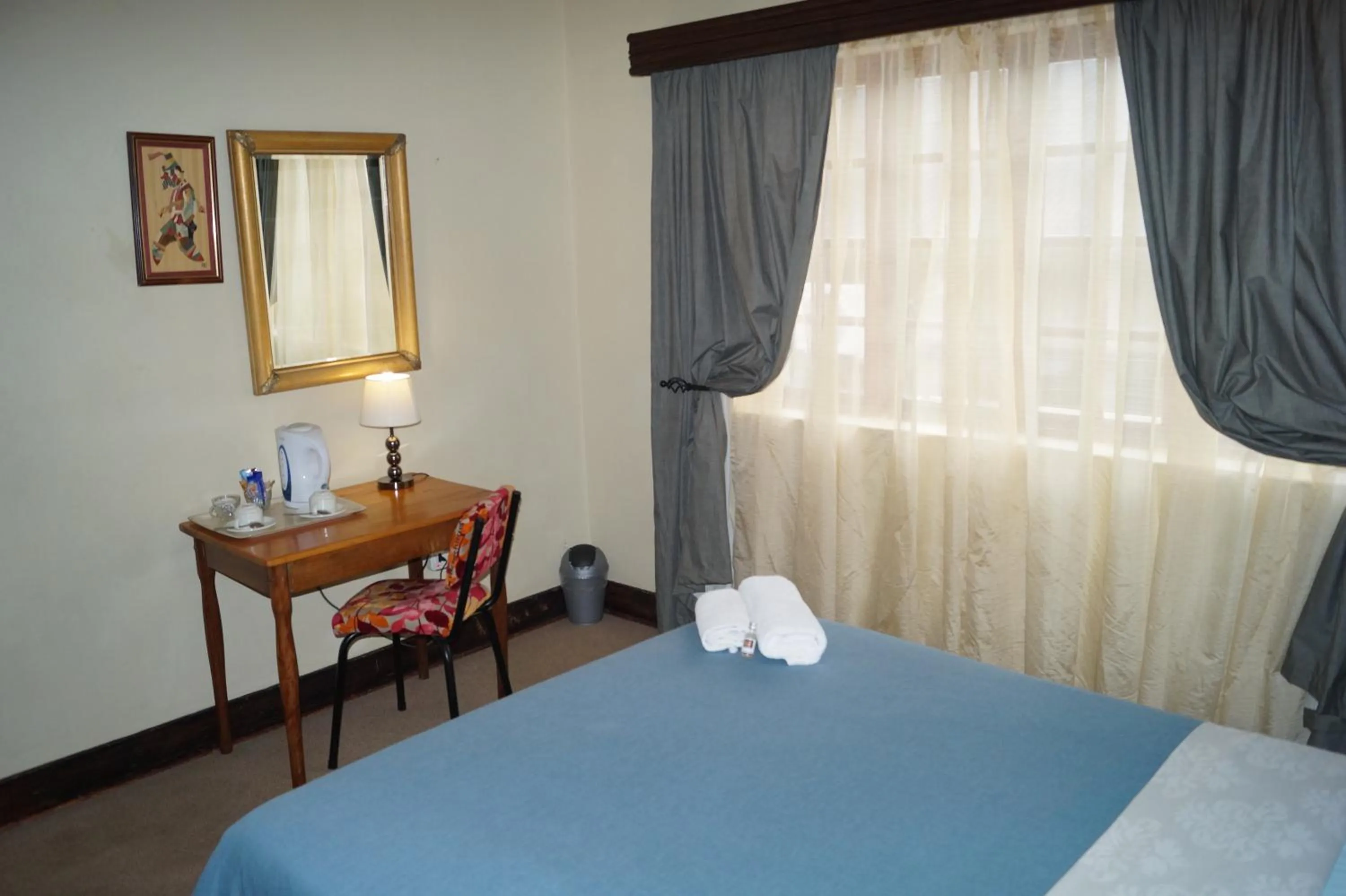 Photo of the whole room, Bed in Westmoreland Lodge