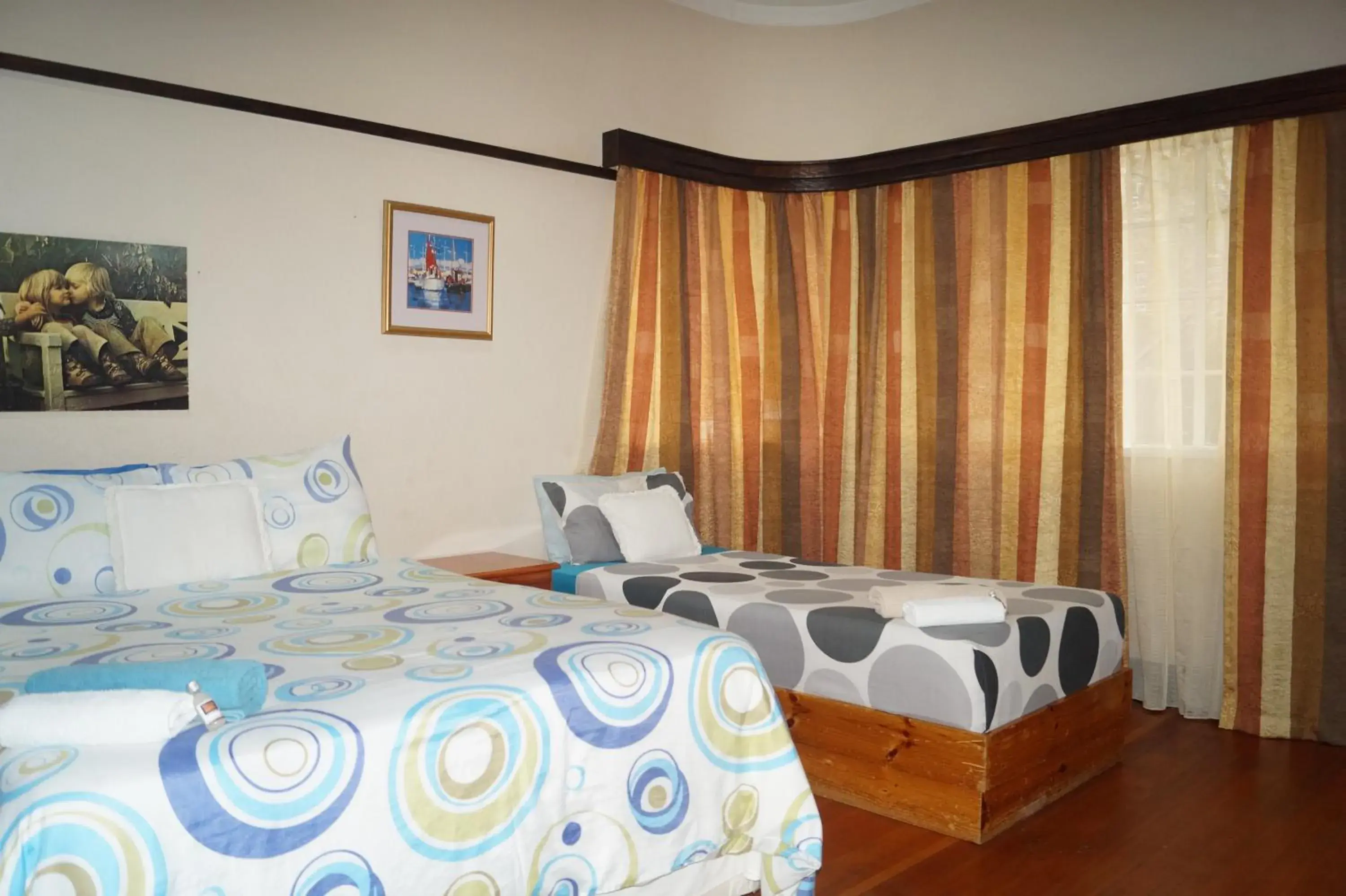 Economy Quadruple Room with Shared Bathroom in Westmoreland Lodge Economy Quadruple Room with Shared Bathroom in Westmoreland Lodge