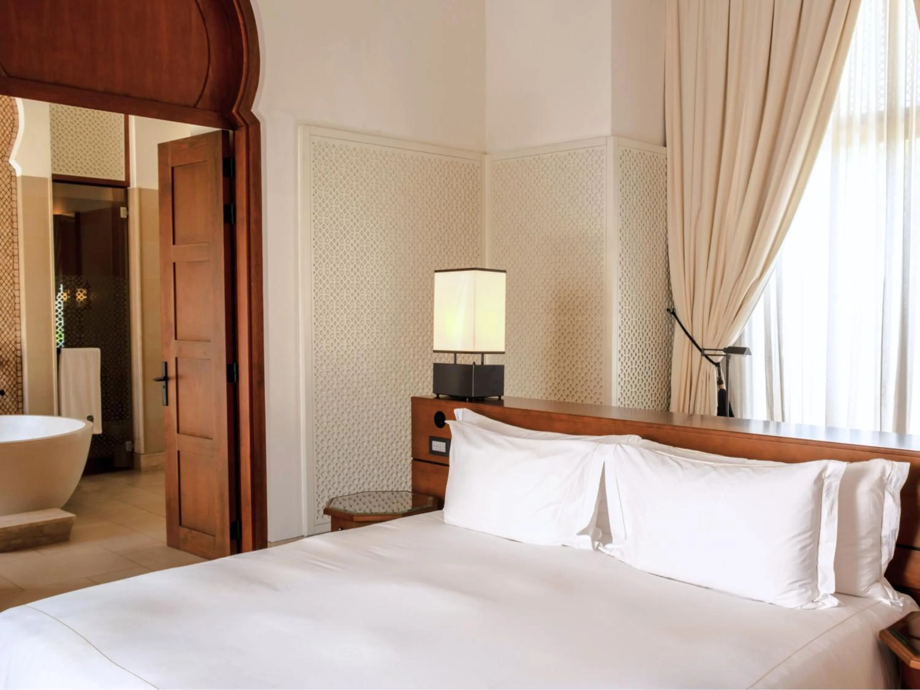 Shower, Bed in Banyan Tree Tamouda Bay