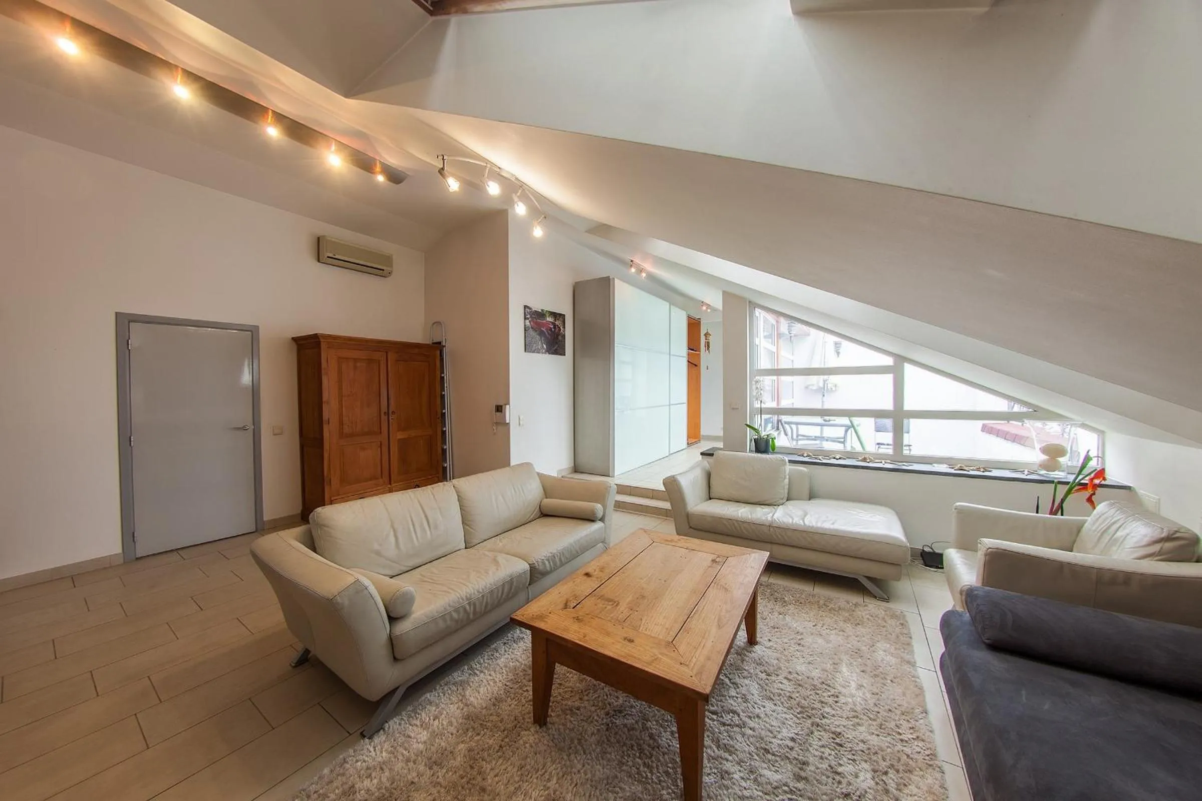 Mansard Apartment Antonovicha 4