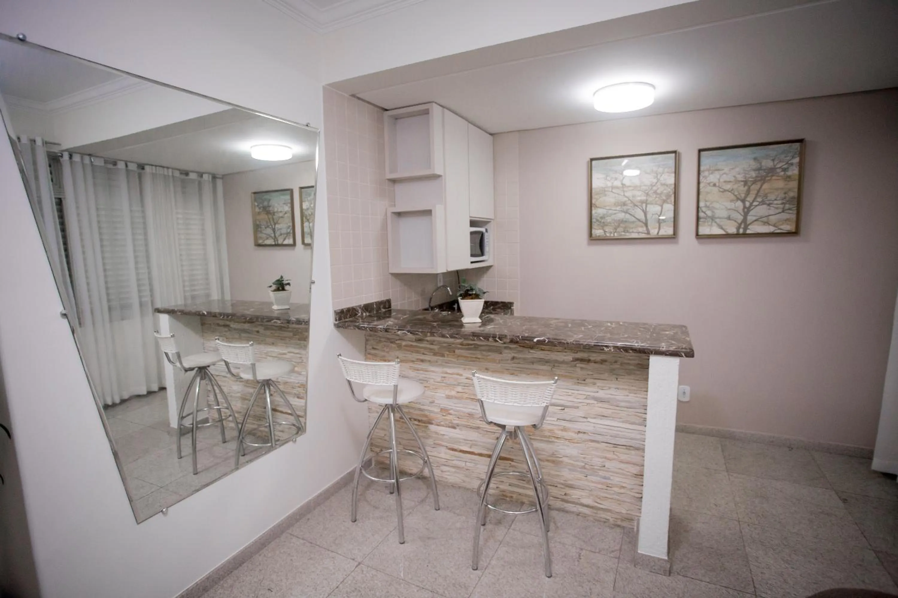 Dining area in San Diego Lancaster Teófilo Otoni