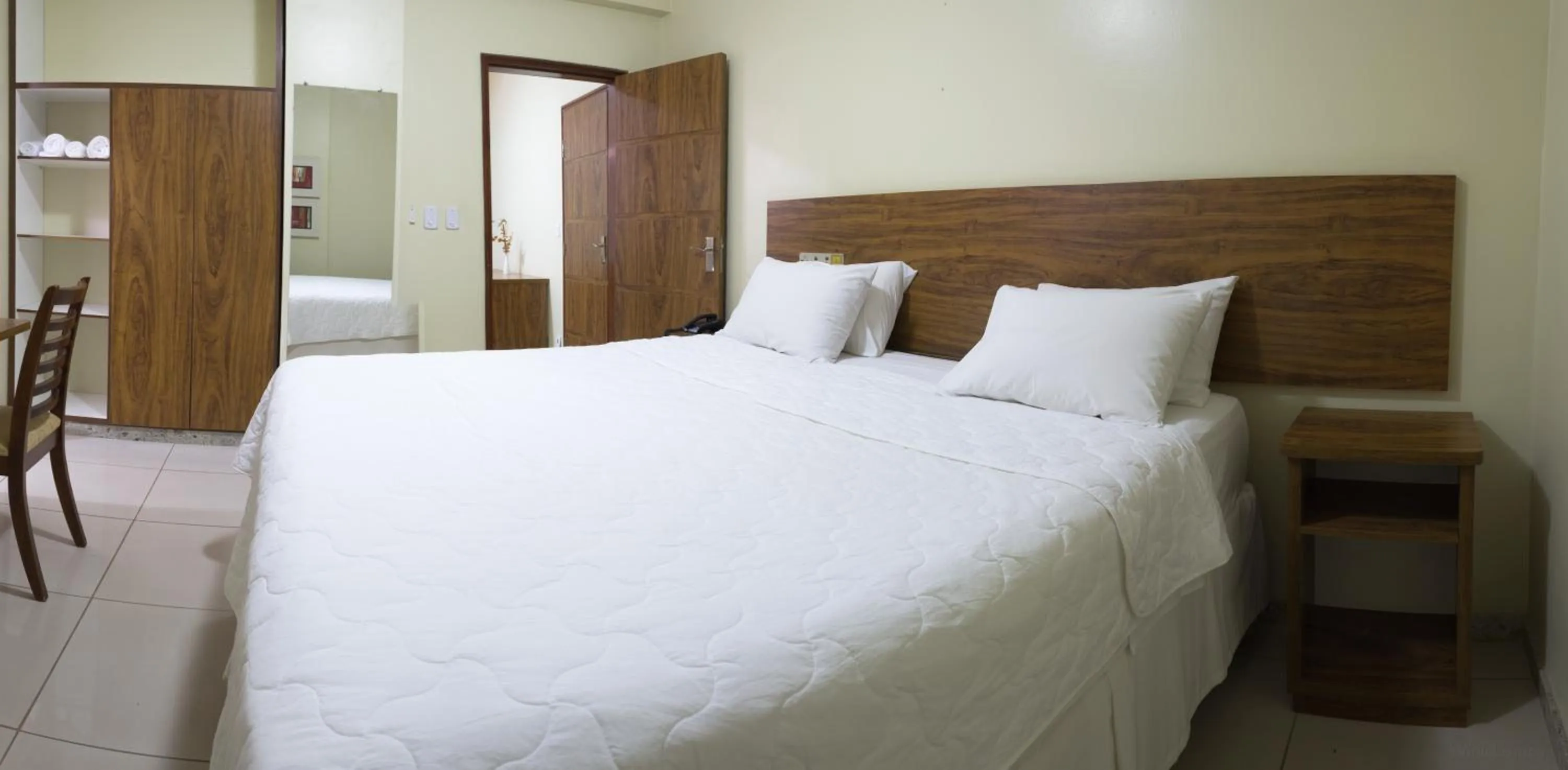 Bedroom, Bed in San Diego Lancaster Teófilo Otoni