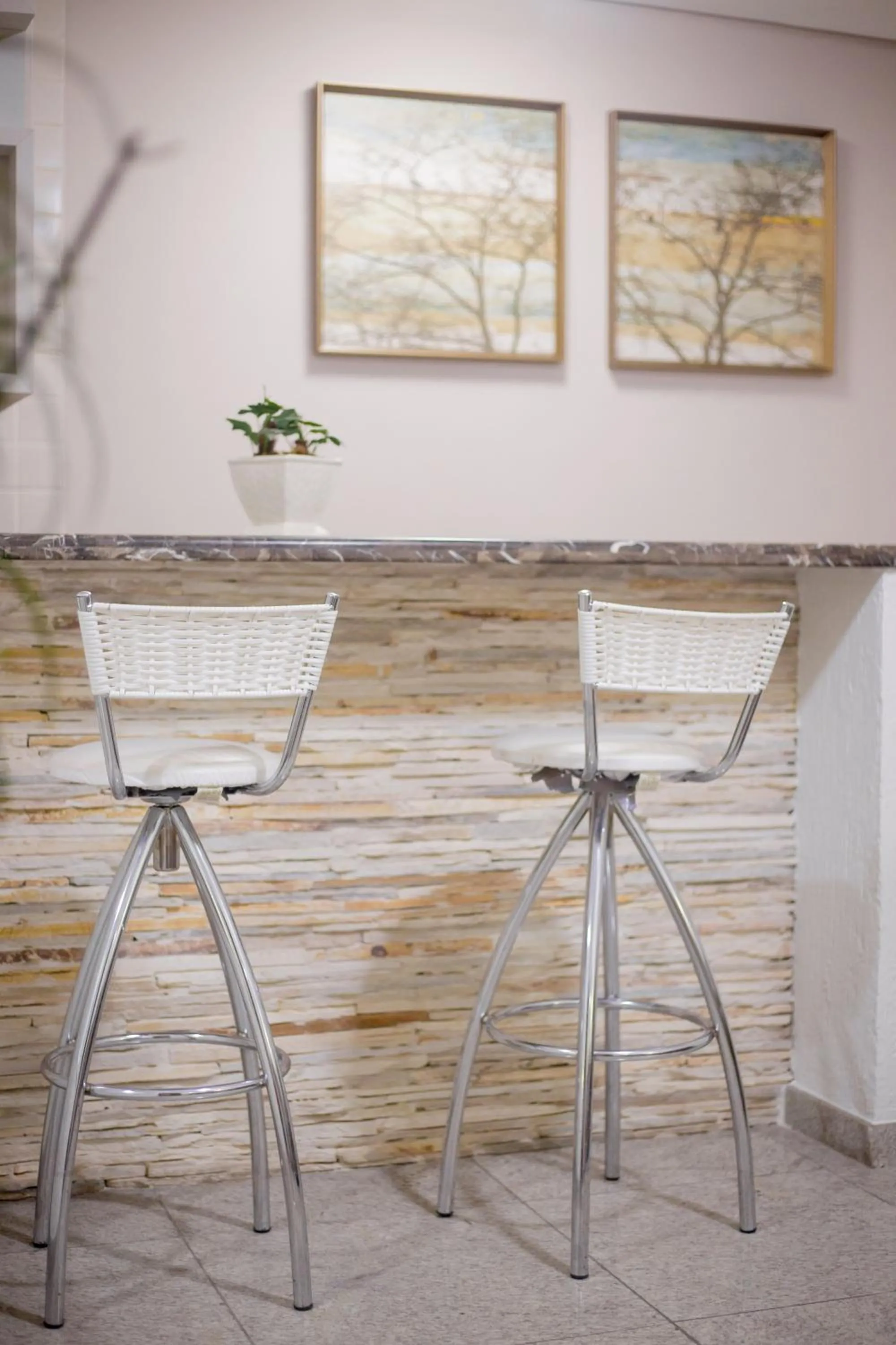 Dining area in San Diego Lancaster Teófilo Otoni