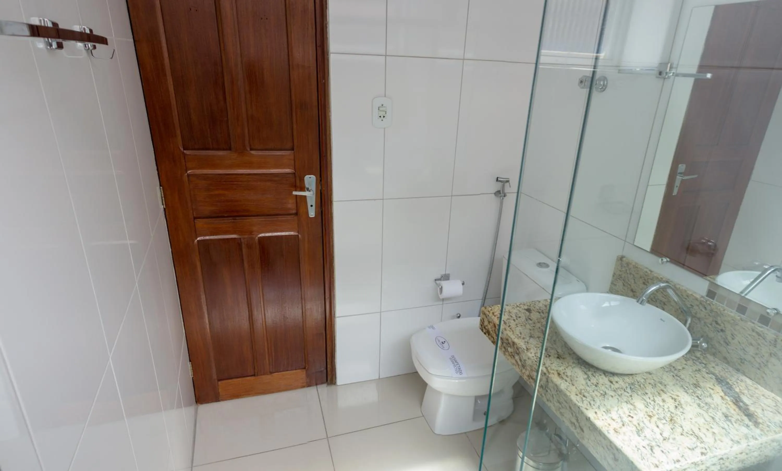 Toilet in San Diego Lancaster Teófilo Otoni