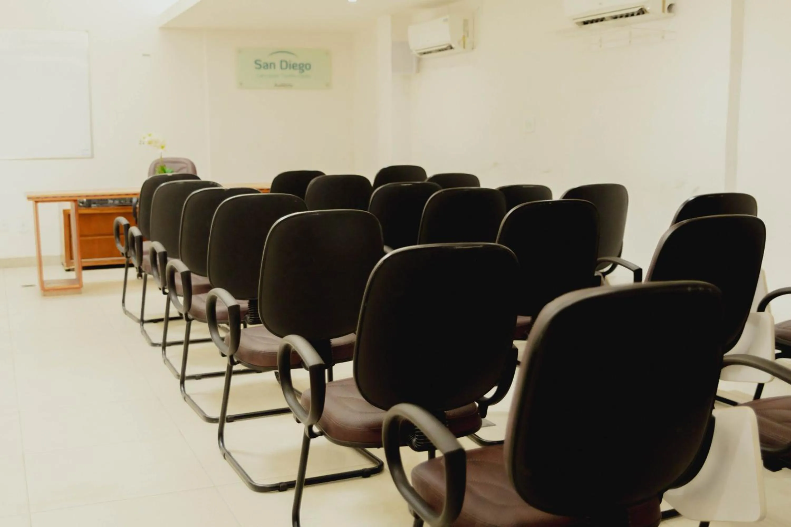 Business facilities in San Diego Lancaster Teófilo Otoni