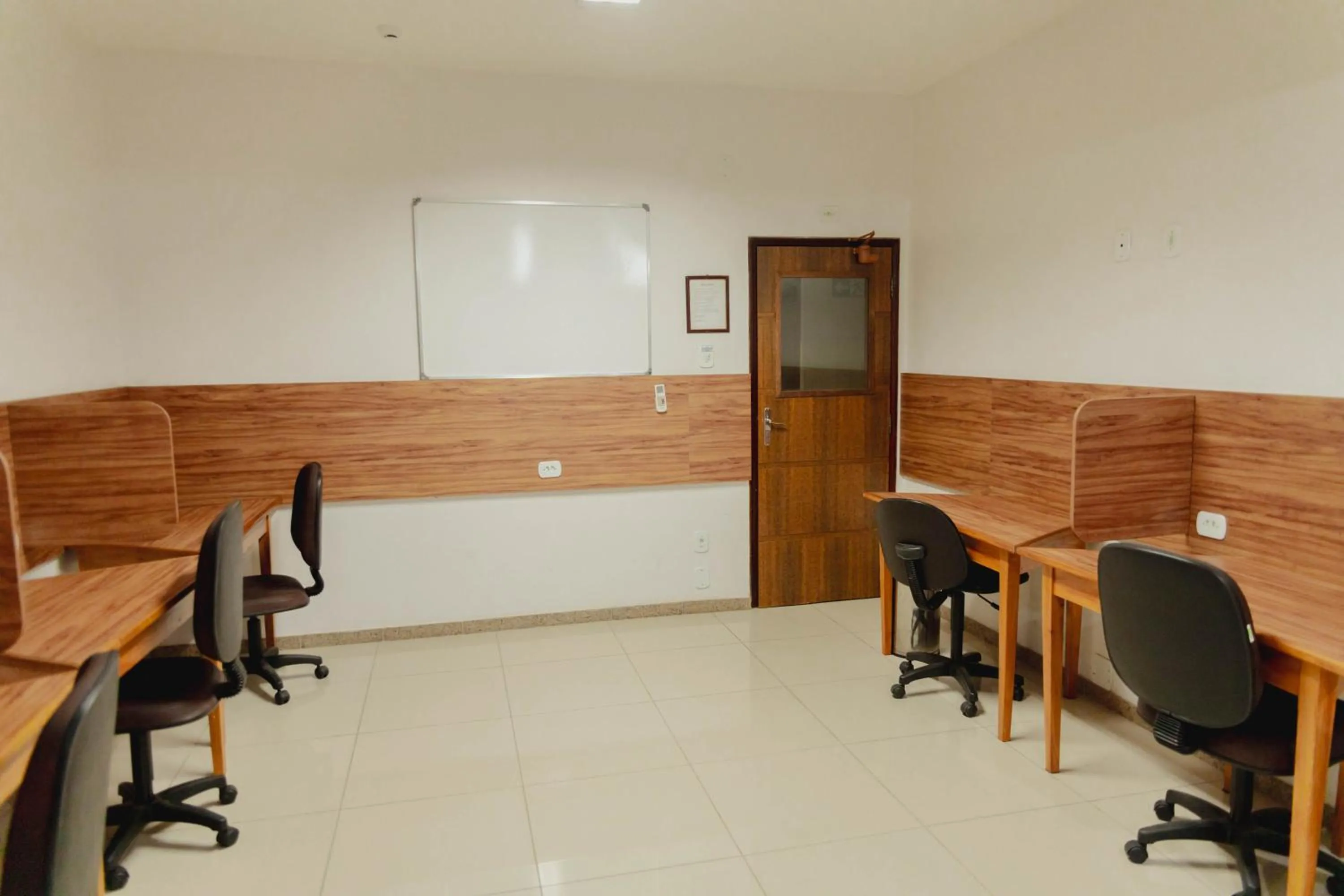 Business facilities in San Diego Lancaster Teófilo Otoni