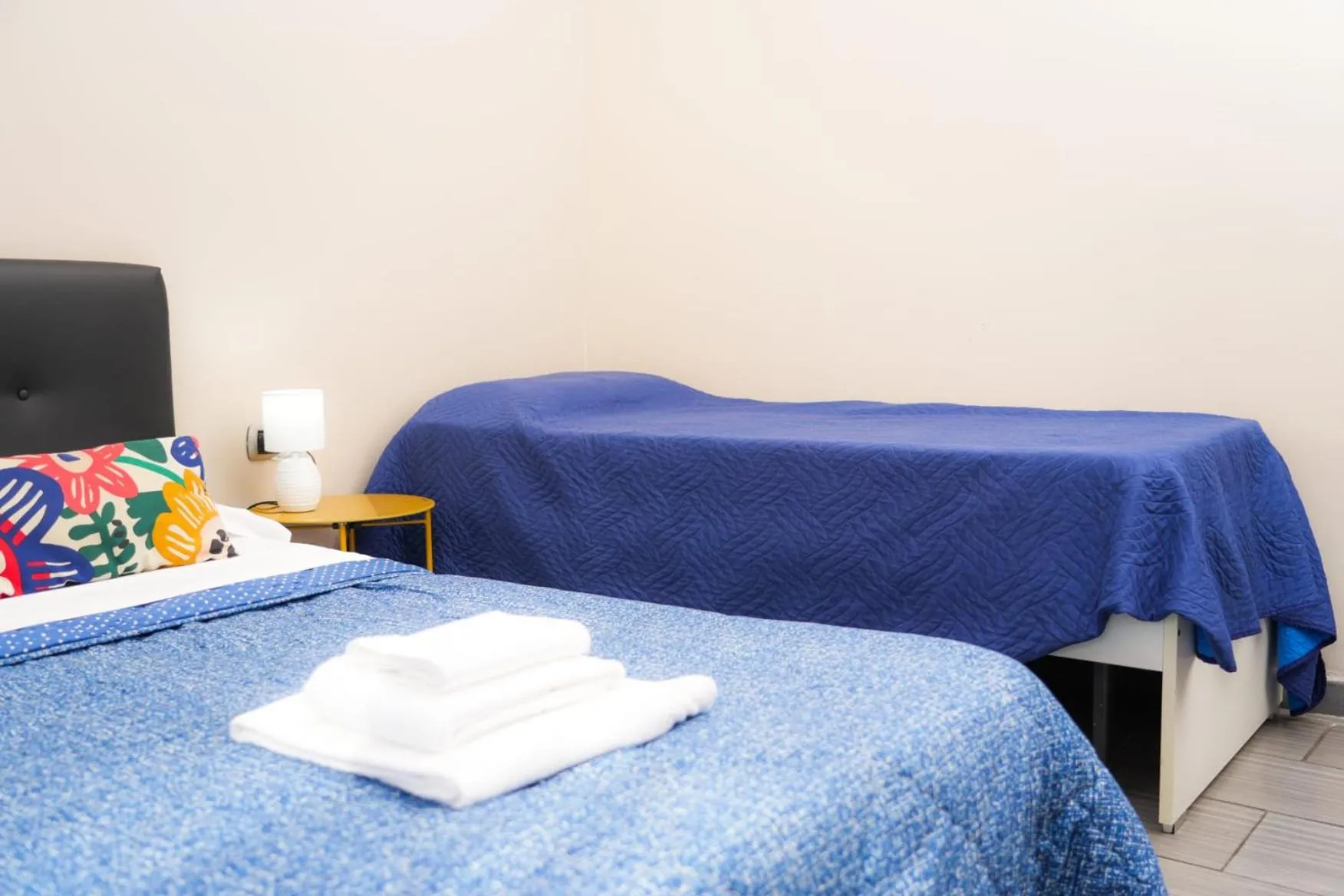 Photo of the whole room, Bed in B&B Paradise