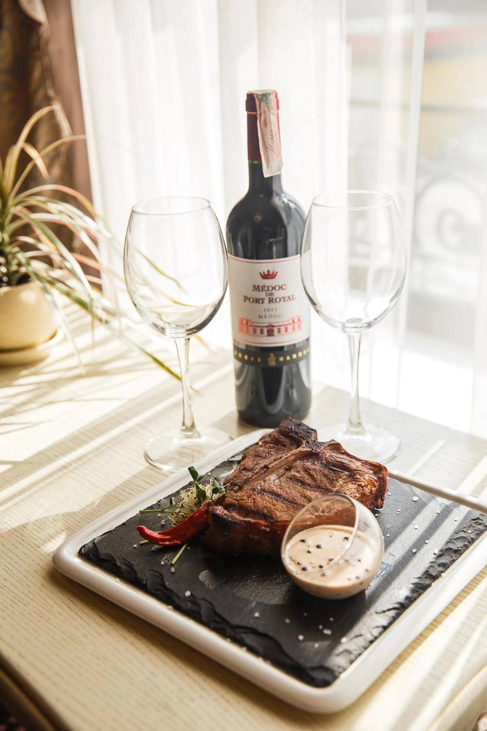 Food and drinks in Aristokrat