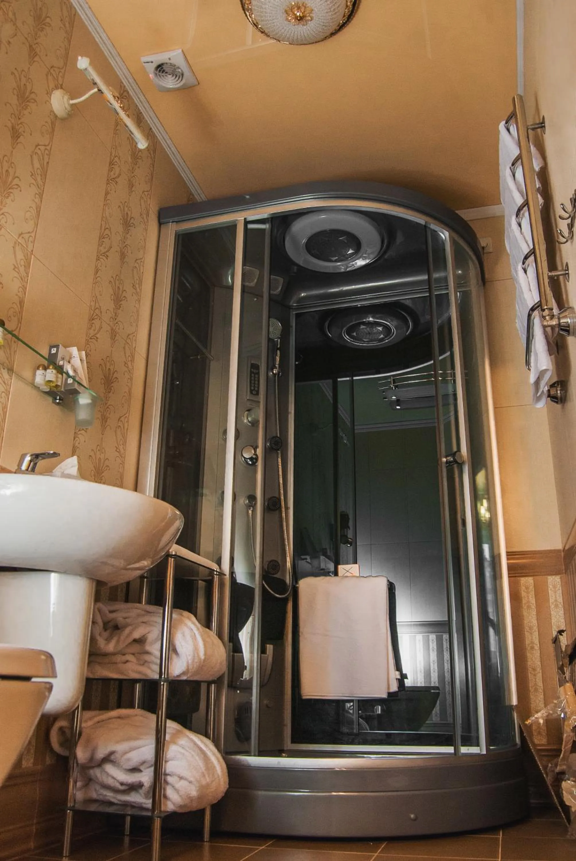 Shower in Aristokrat