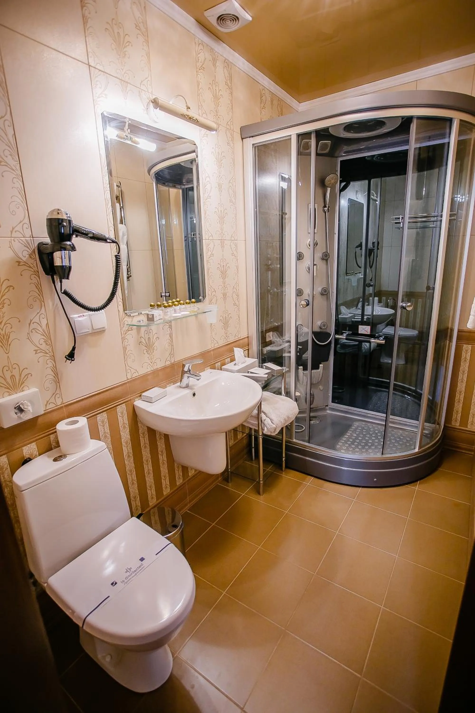 Shower in Aristokrat