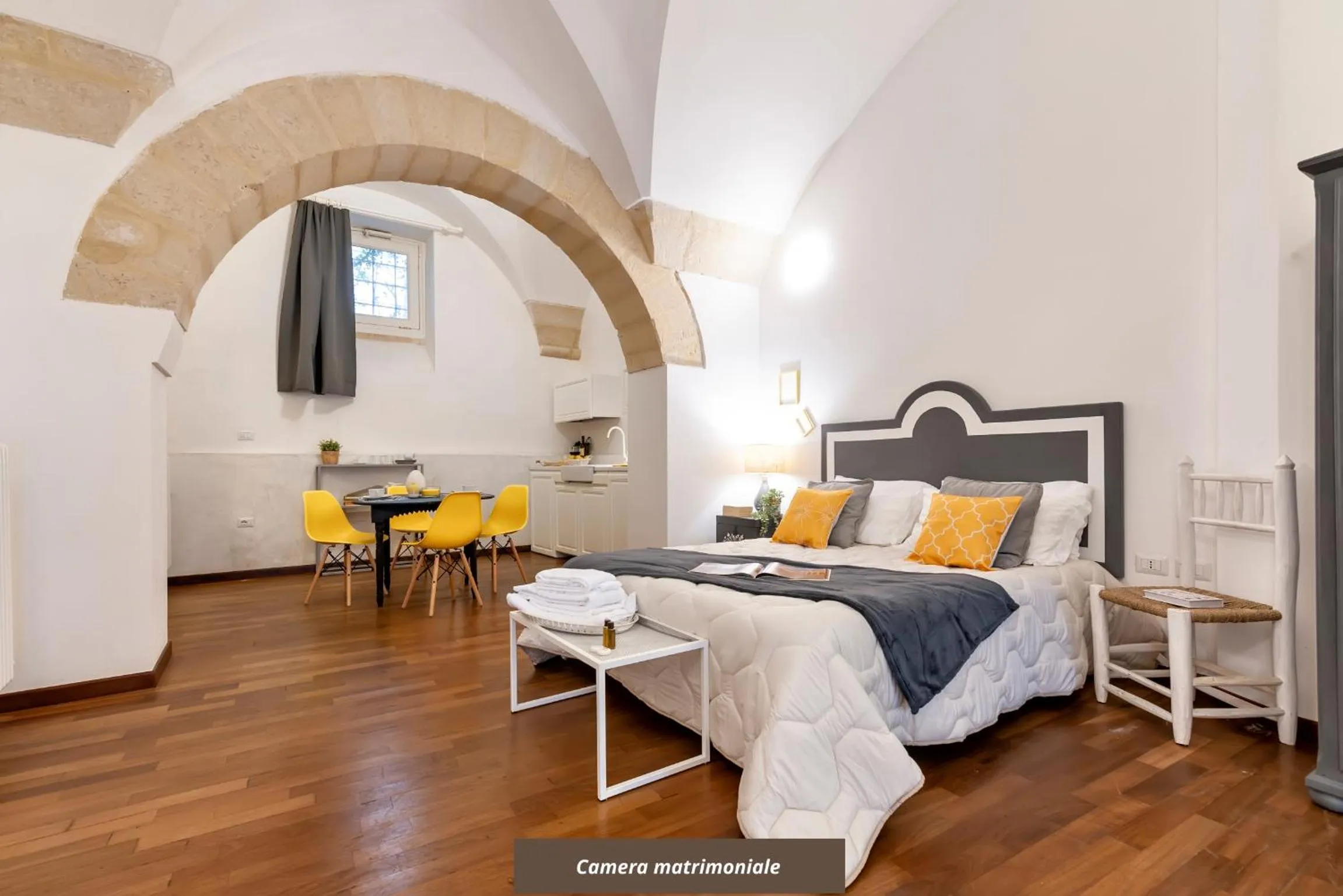 Yellow Loft - Old Town Apartment SIT