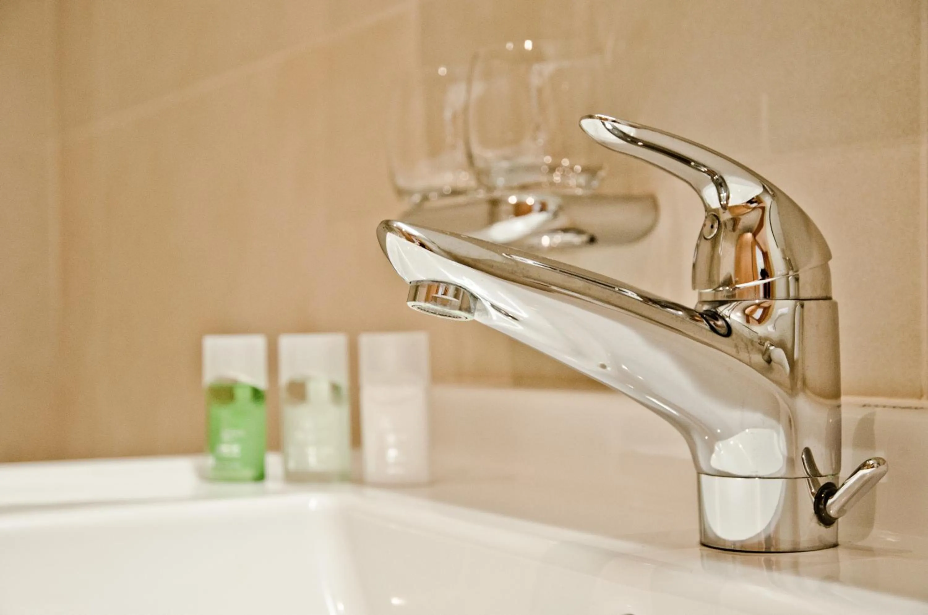 Bathroom in Apartment Delta - GRIWA RENT AG