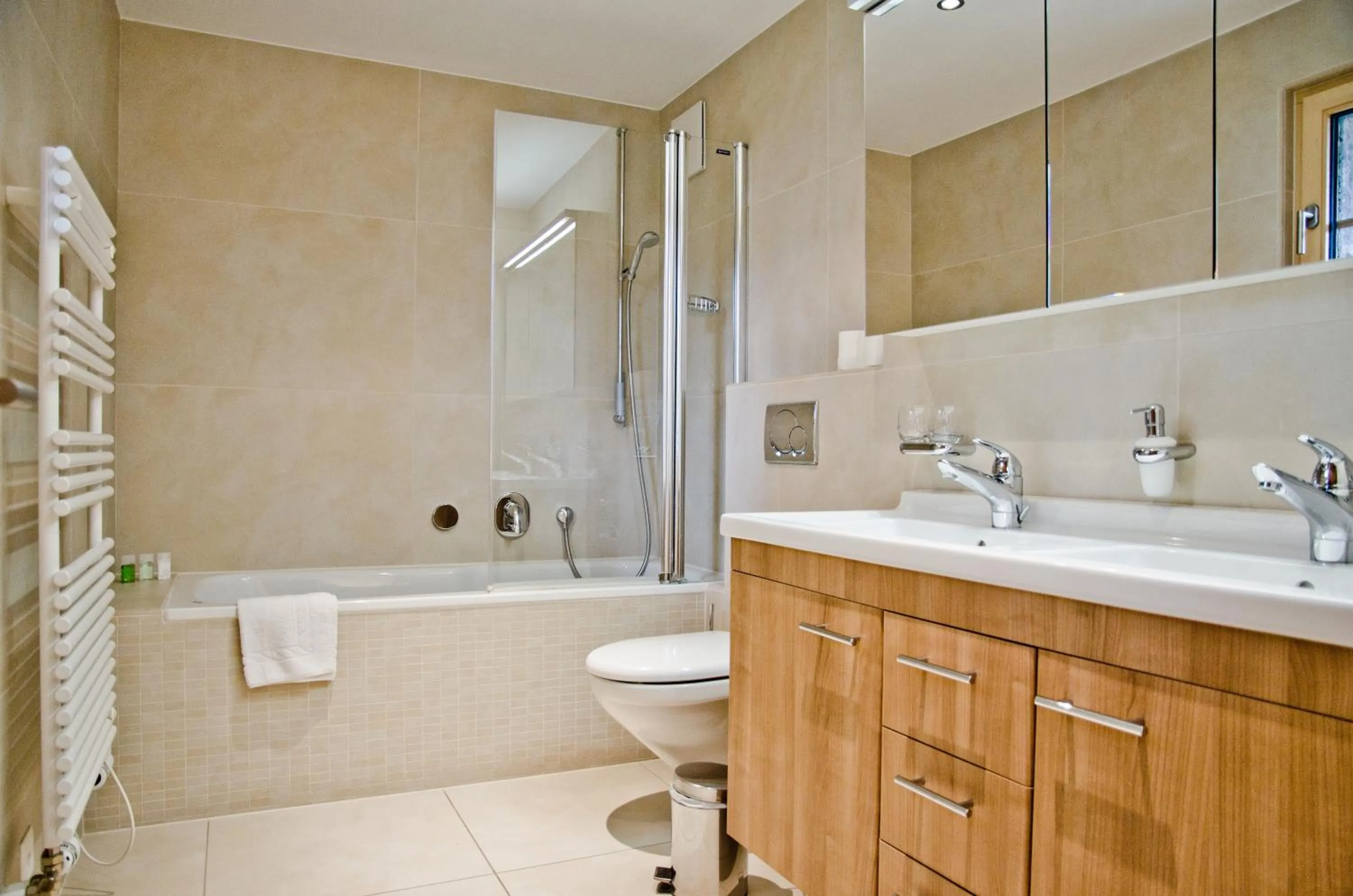 Bathroom in Apartment Delta - GRIWA RENT AG