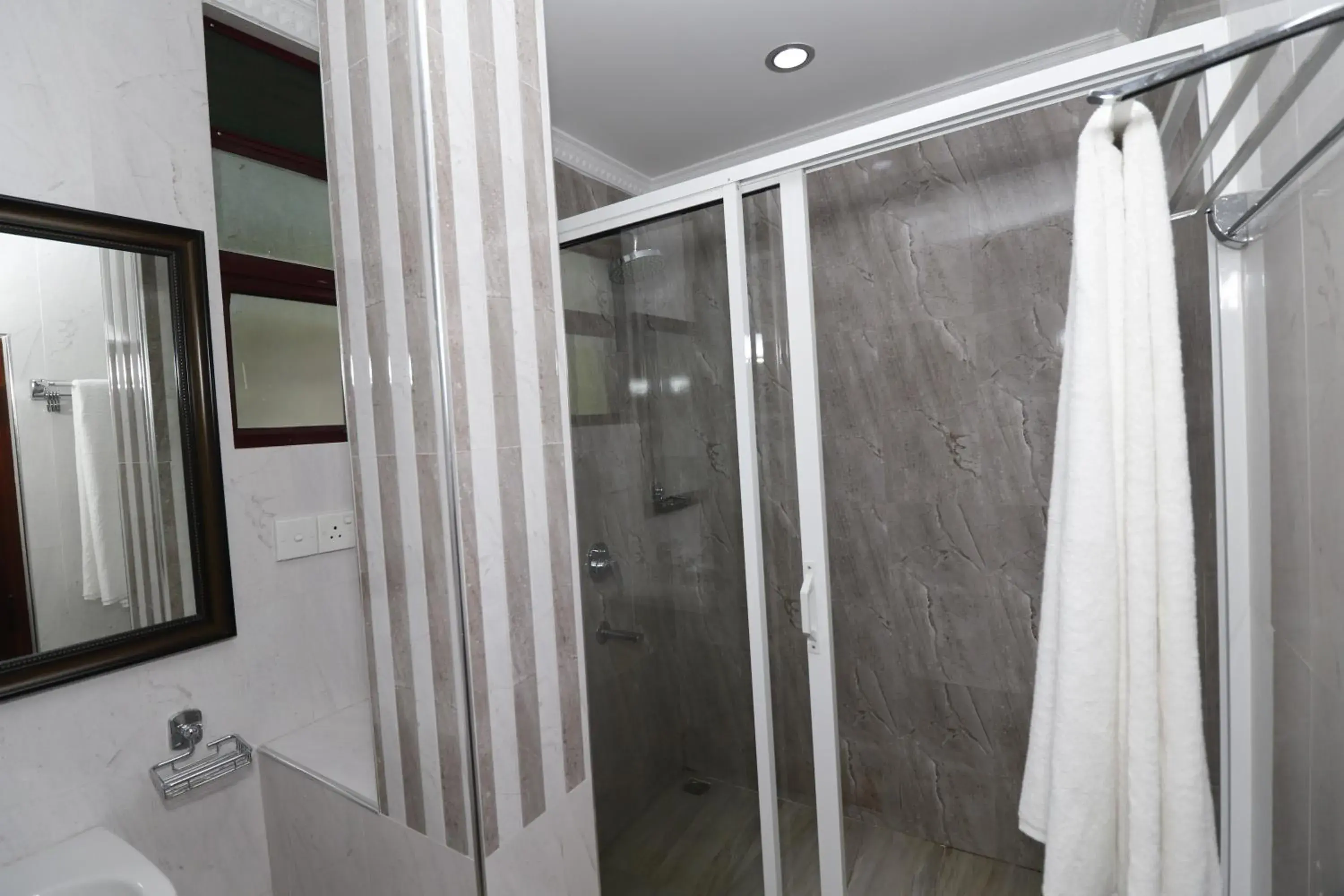Deluxe Double or Twin Room with Balcony - single occupancy in King Of Kandy Deluxe Double or Twin Room with Balcony - single occupancy in King Of Kandy