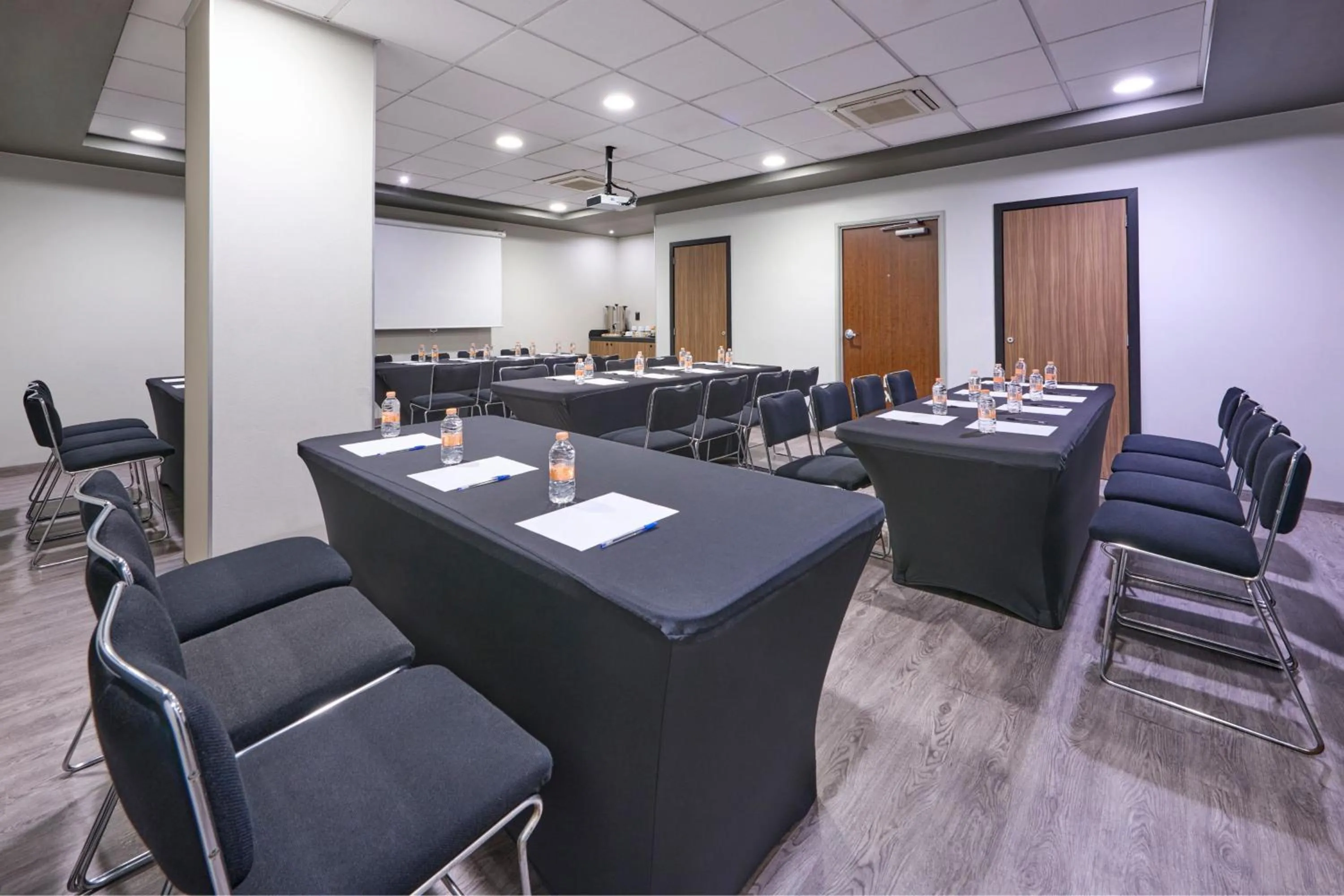 Meeting/conference room in City Express Plus by Marriott Ciudad de México Periférico Sur Tlalpan