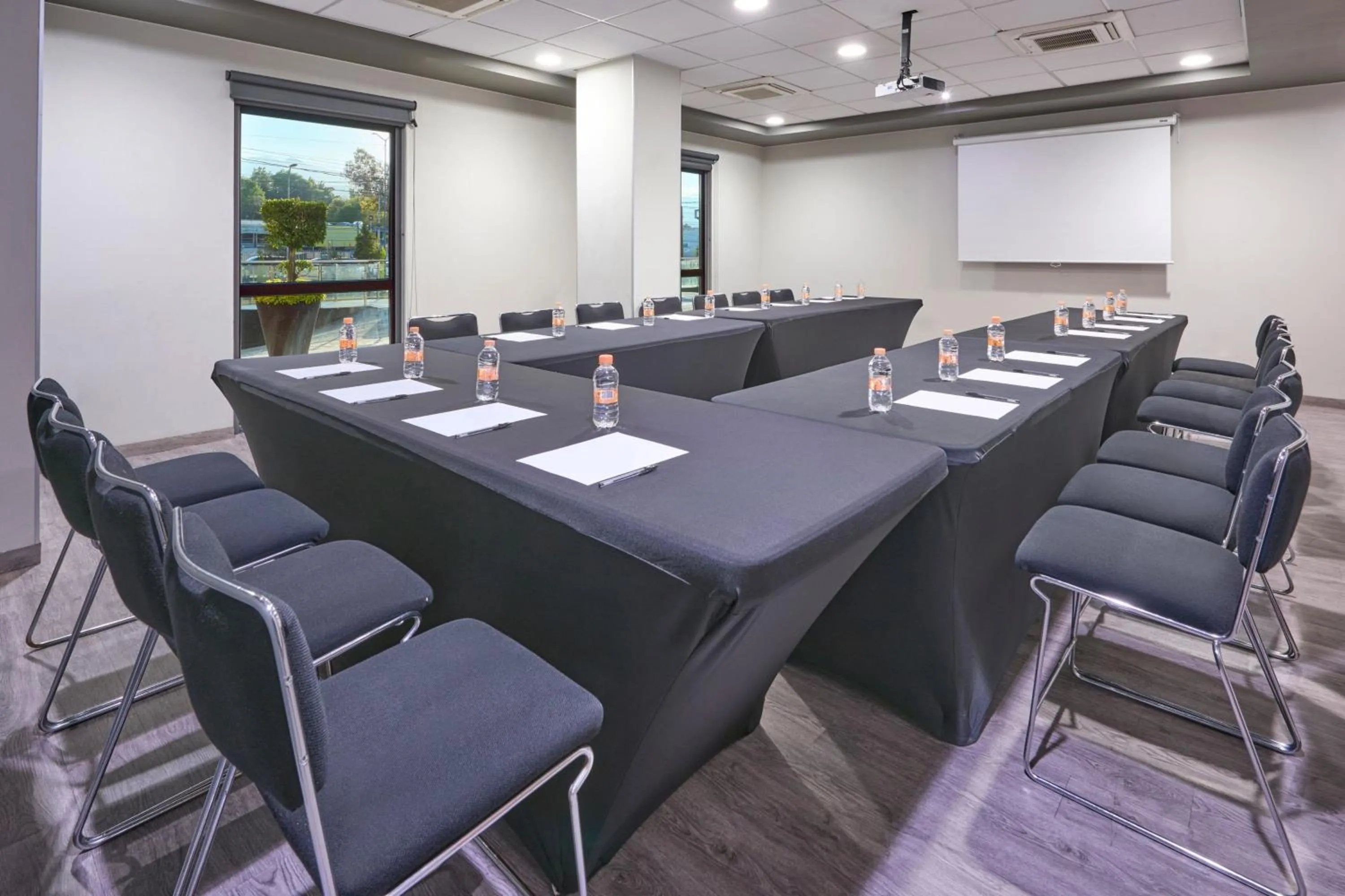 Meeting/conference room in City Express Plus by Marriott Ciudad de México Periférico Sur Tlalpan
