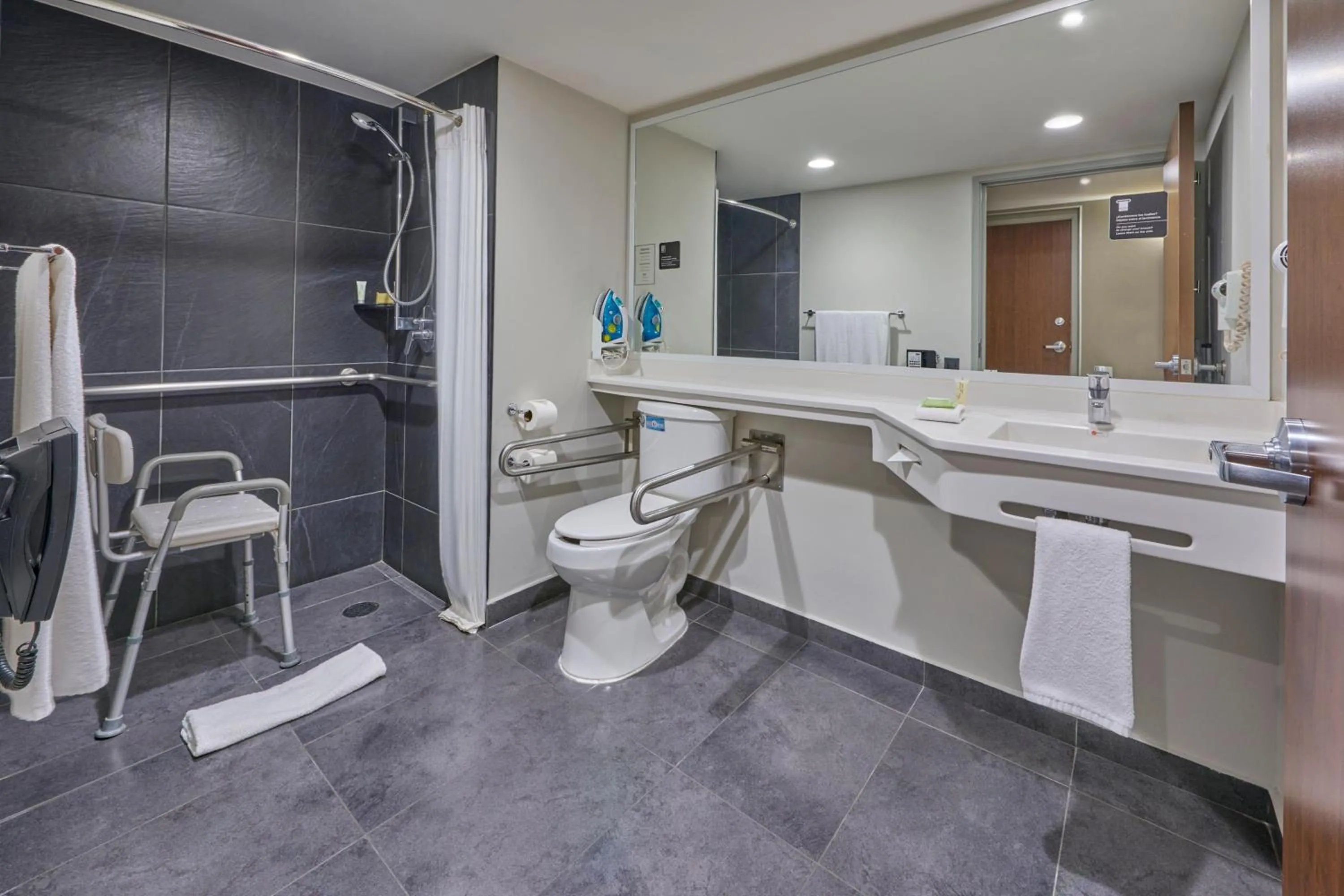 Bathroom in City Express Plus by Marriott Ciudad de México Periférico Sur Tlalpan