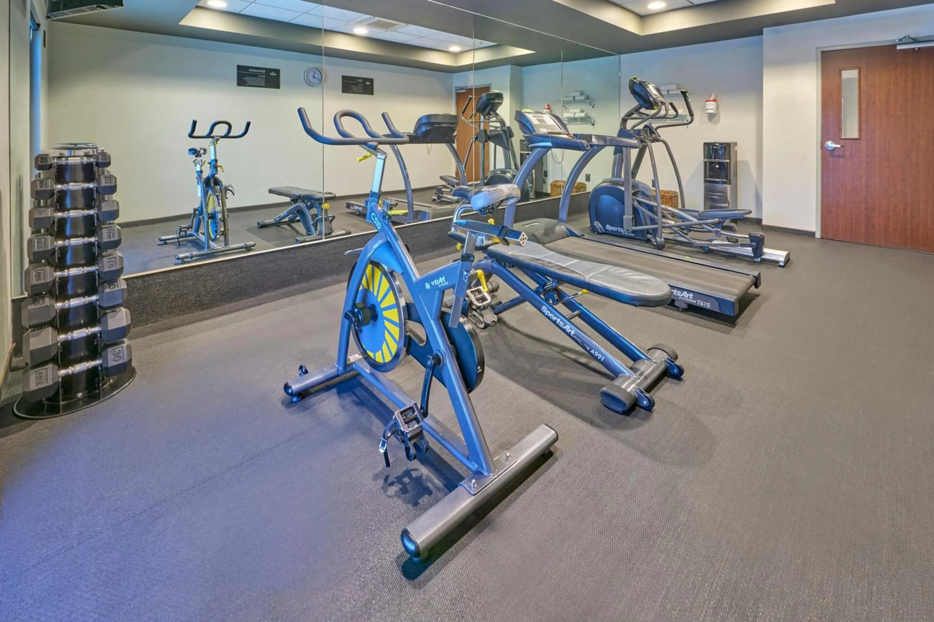 Fitness centre/facilities in City Express Plus by Marriott Ciudad de México Periférico Sur Tlalpan
