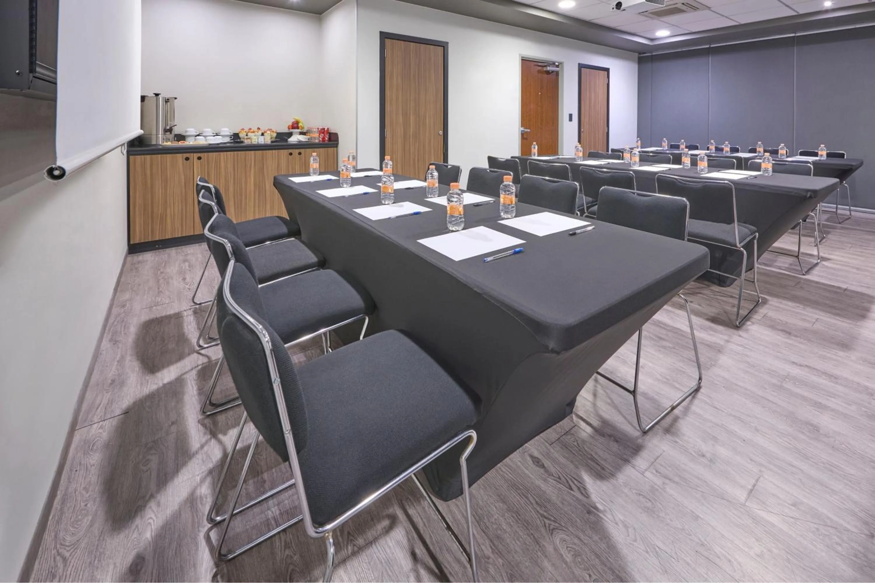 Meeting/conference room in City Express Plus by Marriott Ciudad de México Periférico Sur Tlalpan