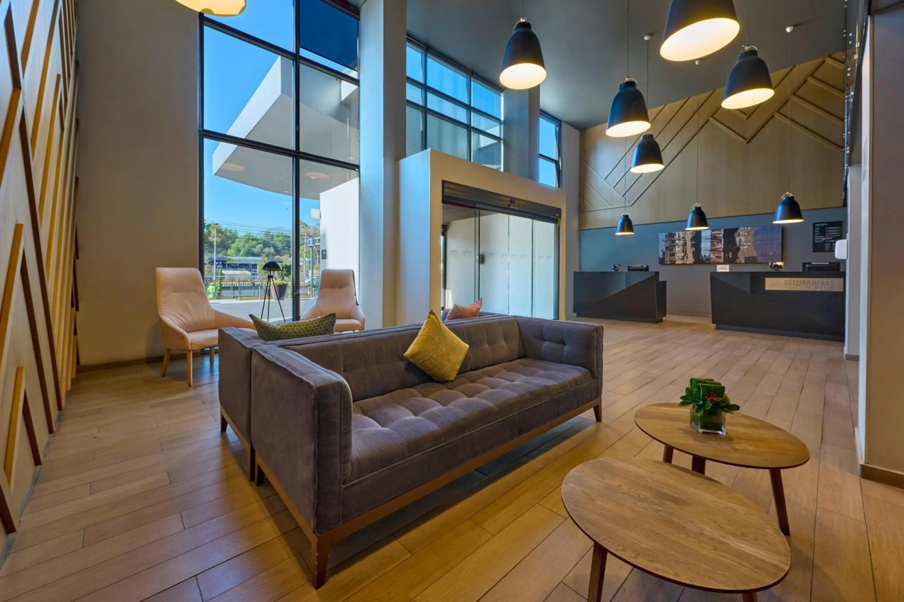 Lobby or reception in City Express Plus by Marriott Ciudad de México Periférico Sur Tlalpan