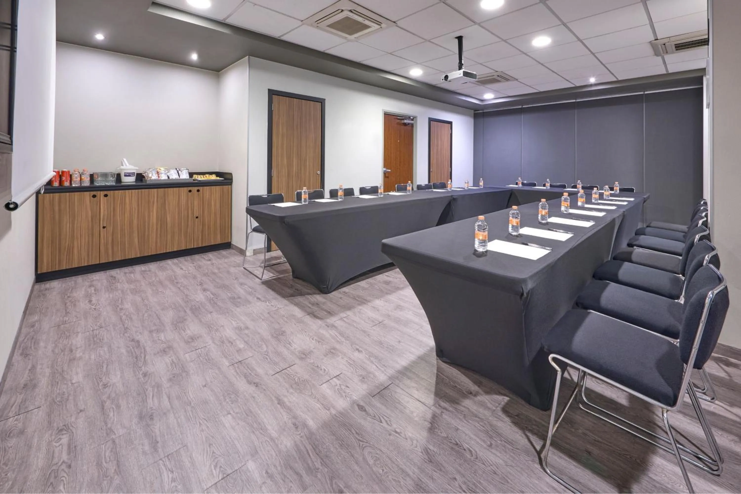 Meeting/conference room in City Express Plus by Marriott Ciudad de México Periférico Sur Tlalpan