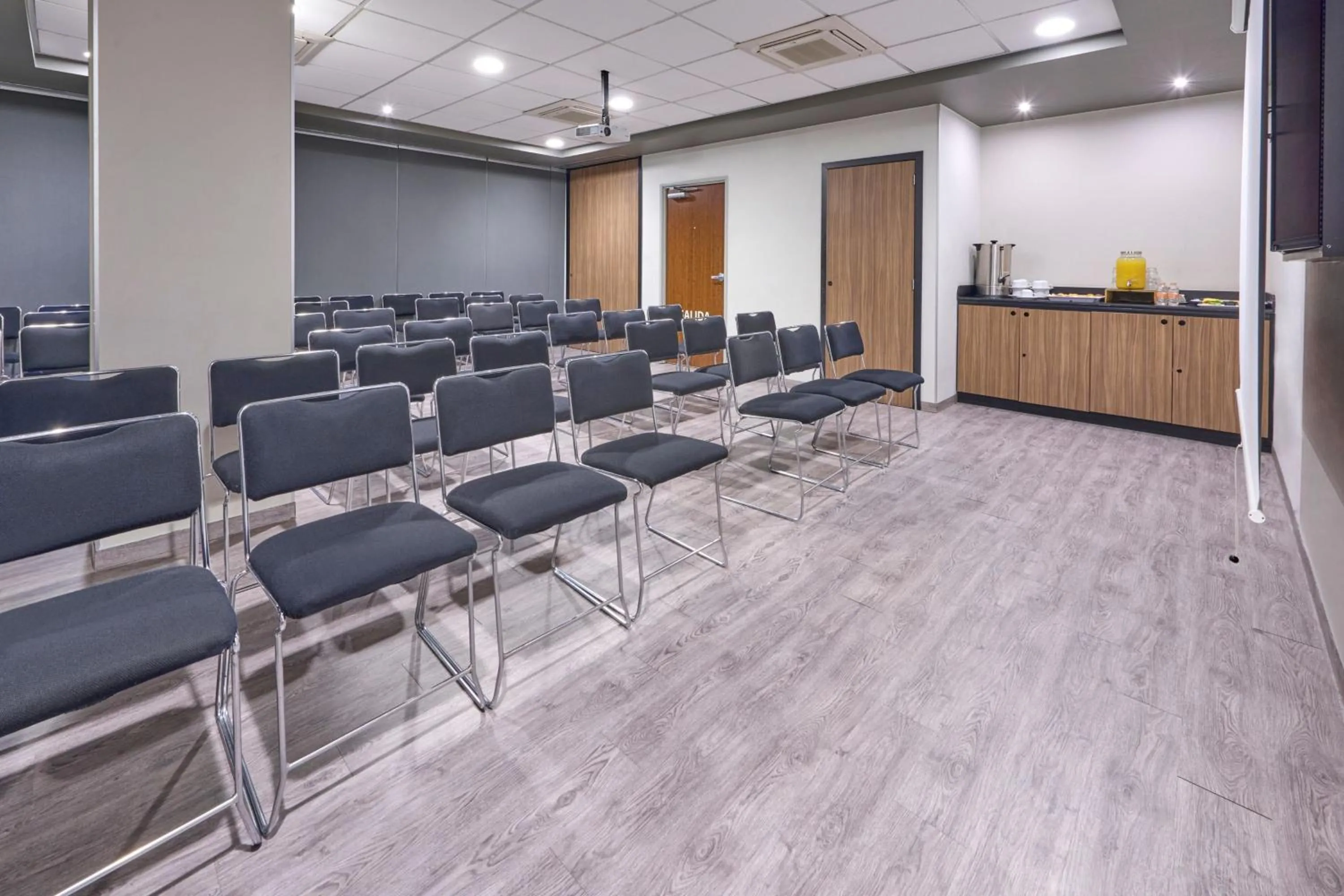 Meeting/conference room in City Express Plus by Marriott Ciudad de México Periférico Sur Tlalpan