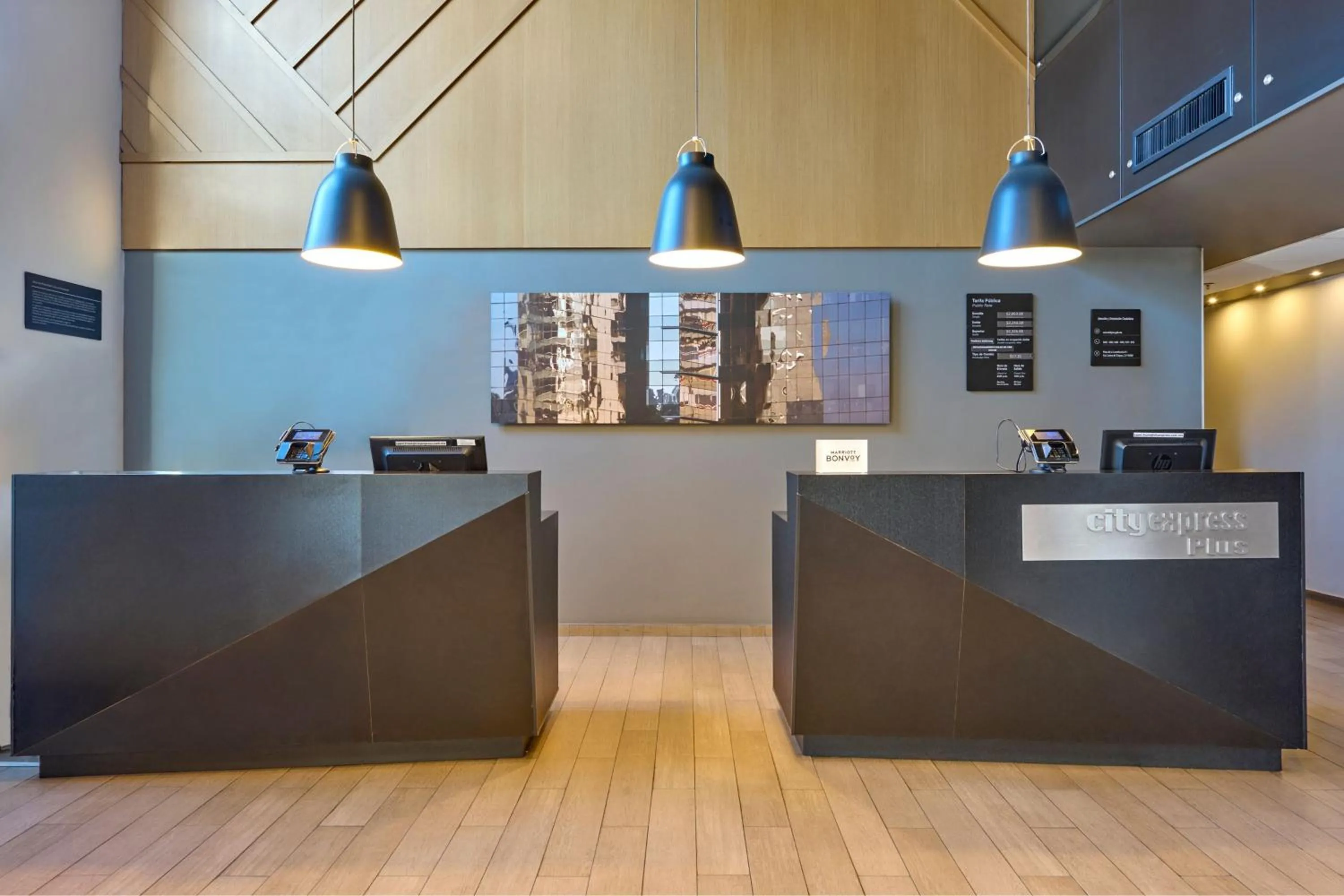 Lobby or reception in City Express Plus by Marriott Ciudad de México Periférico Sur Tlalpan