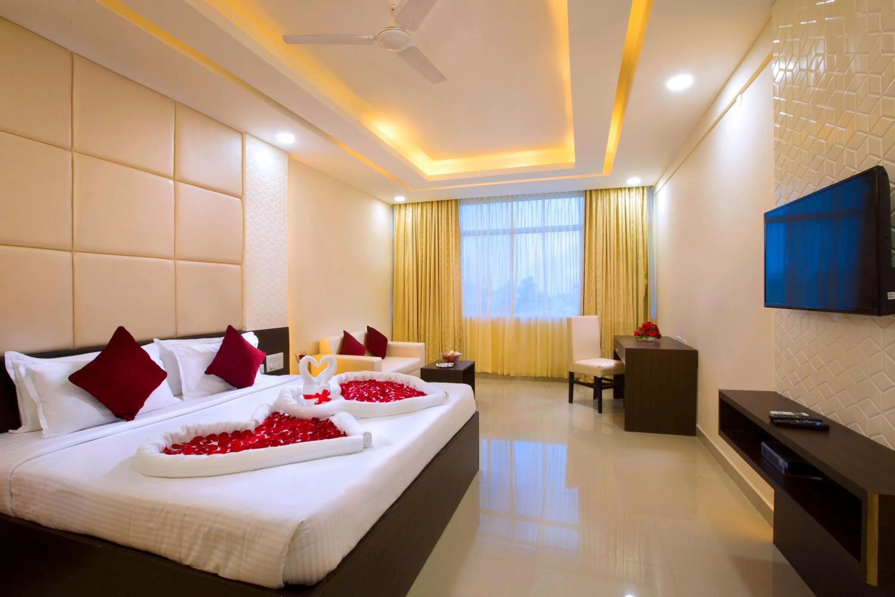 Bedroom, Bed in Landmark Pallavaa Beach Resorts Mahabalipuram