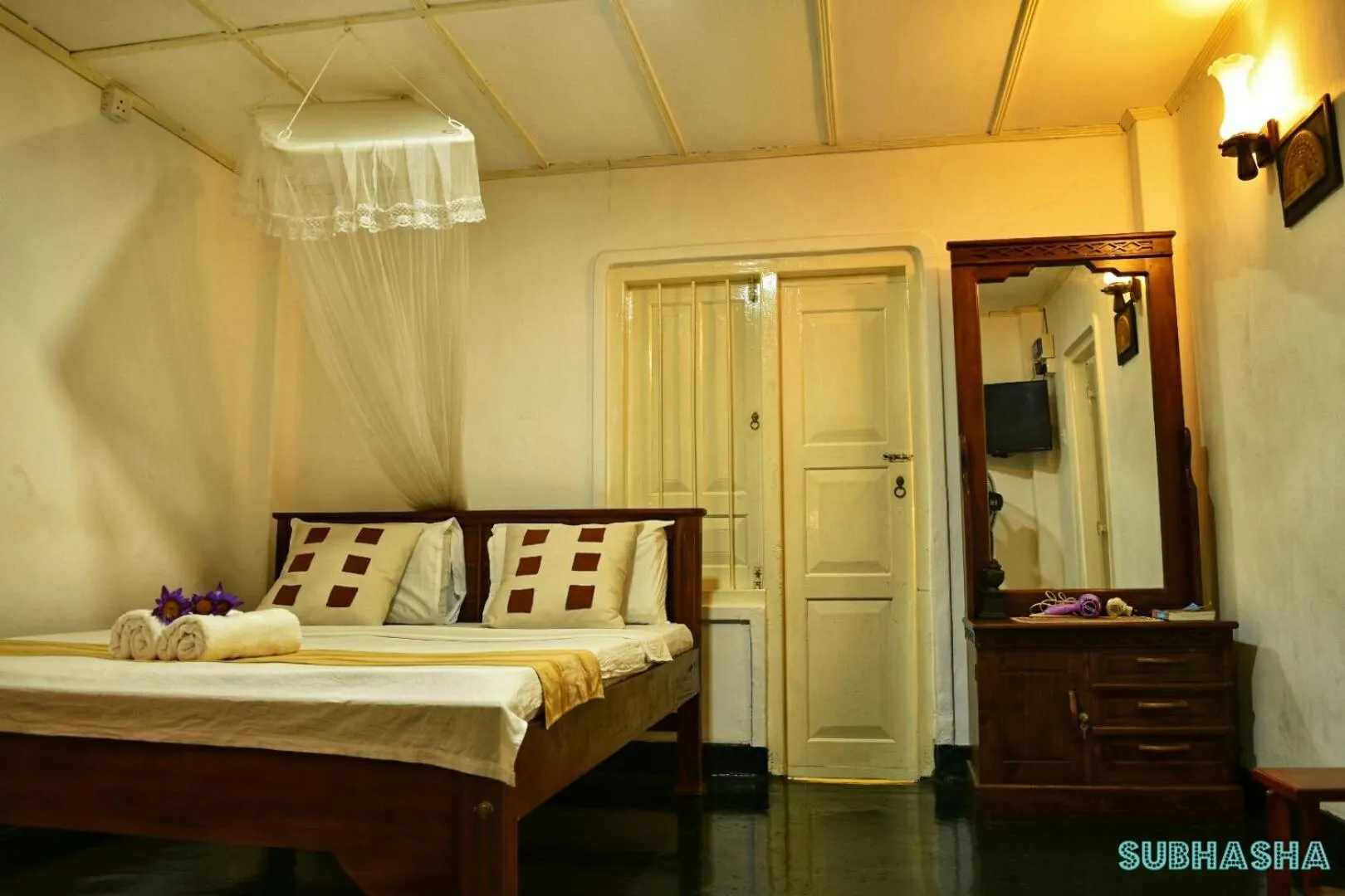 Deluxe Double Room - single occupancy in Subhasha Summer House