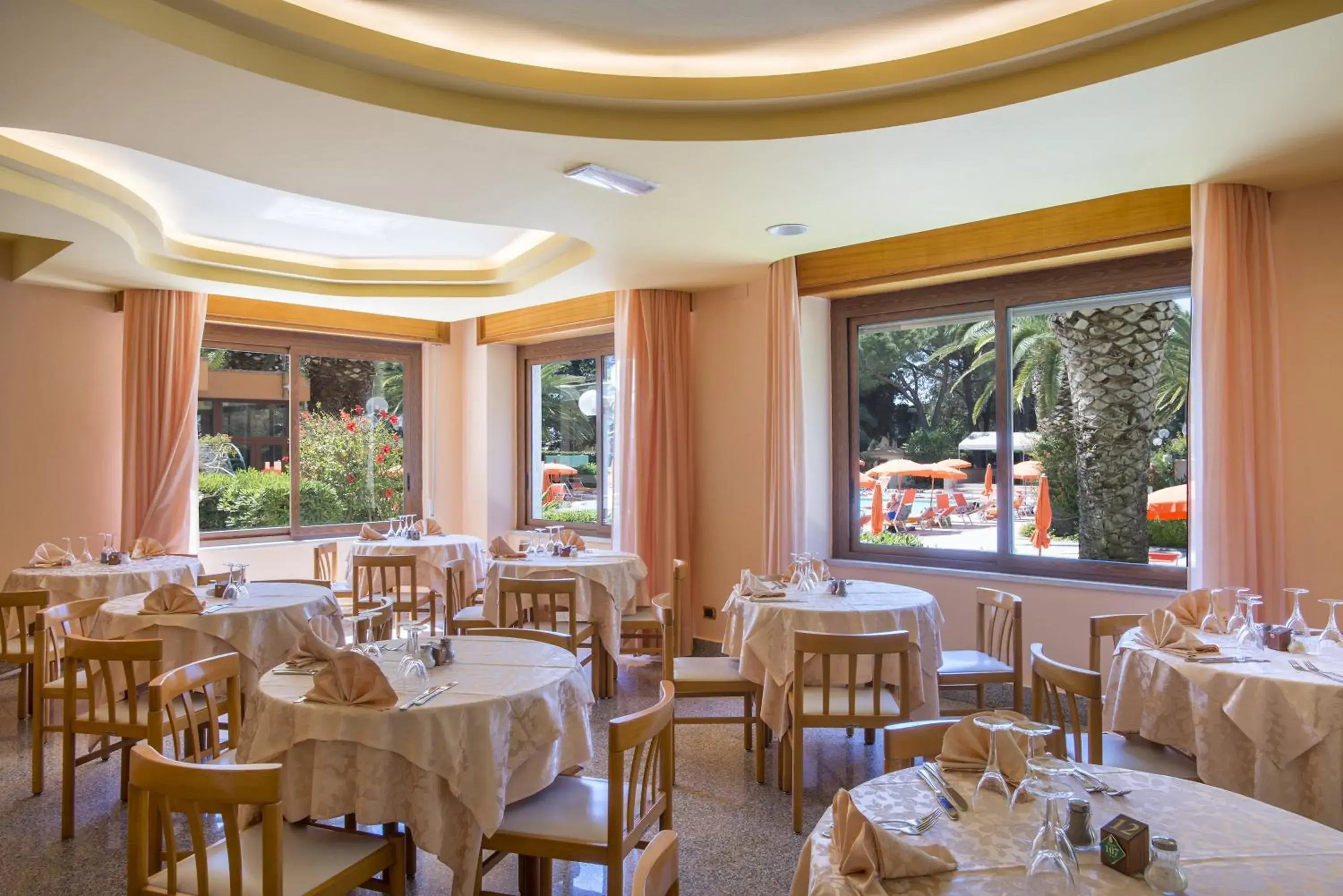 Food and drinks in Hotel Oasis Food and drinks in Hotel Oasis