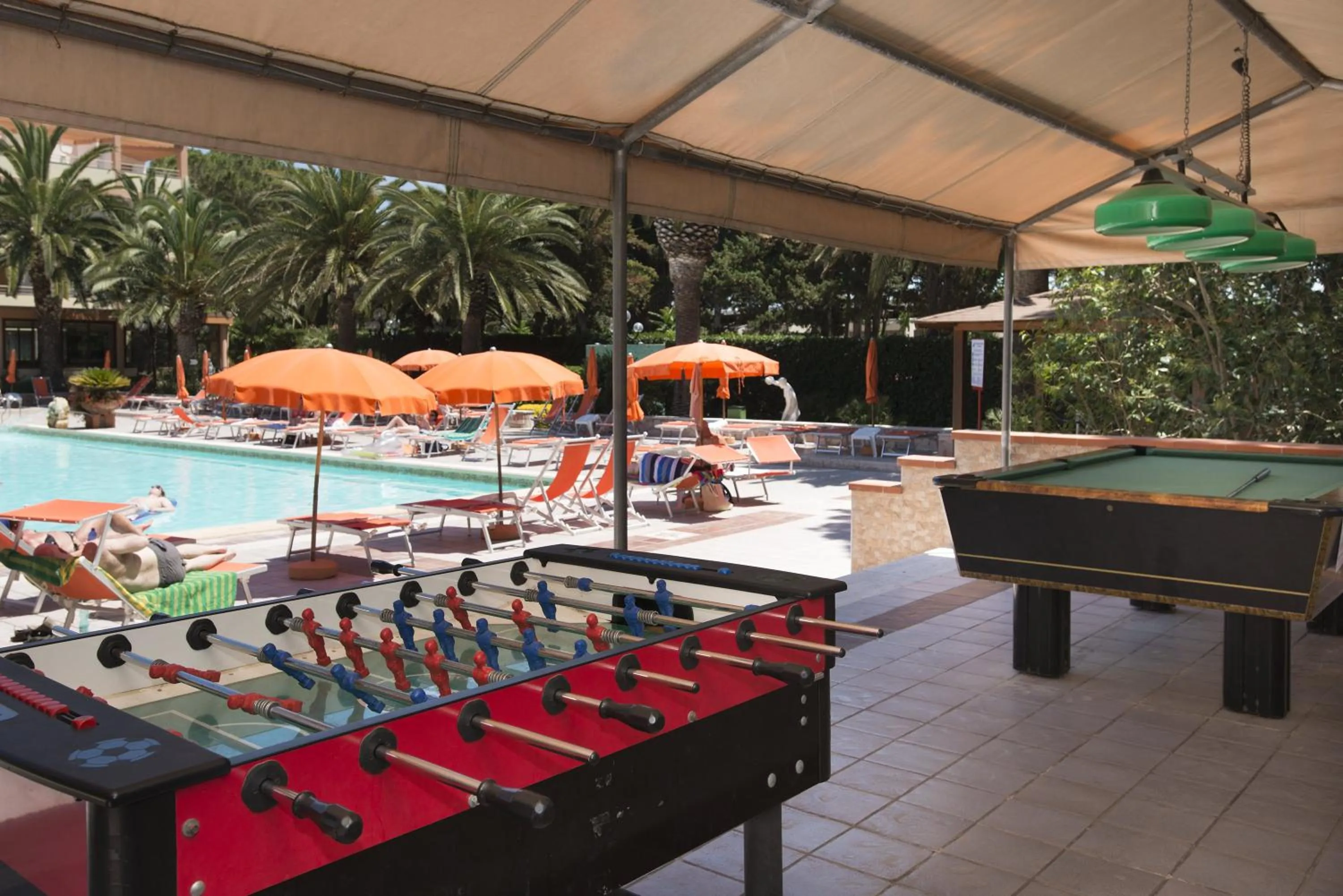 Pool view in Hotel Oasis