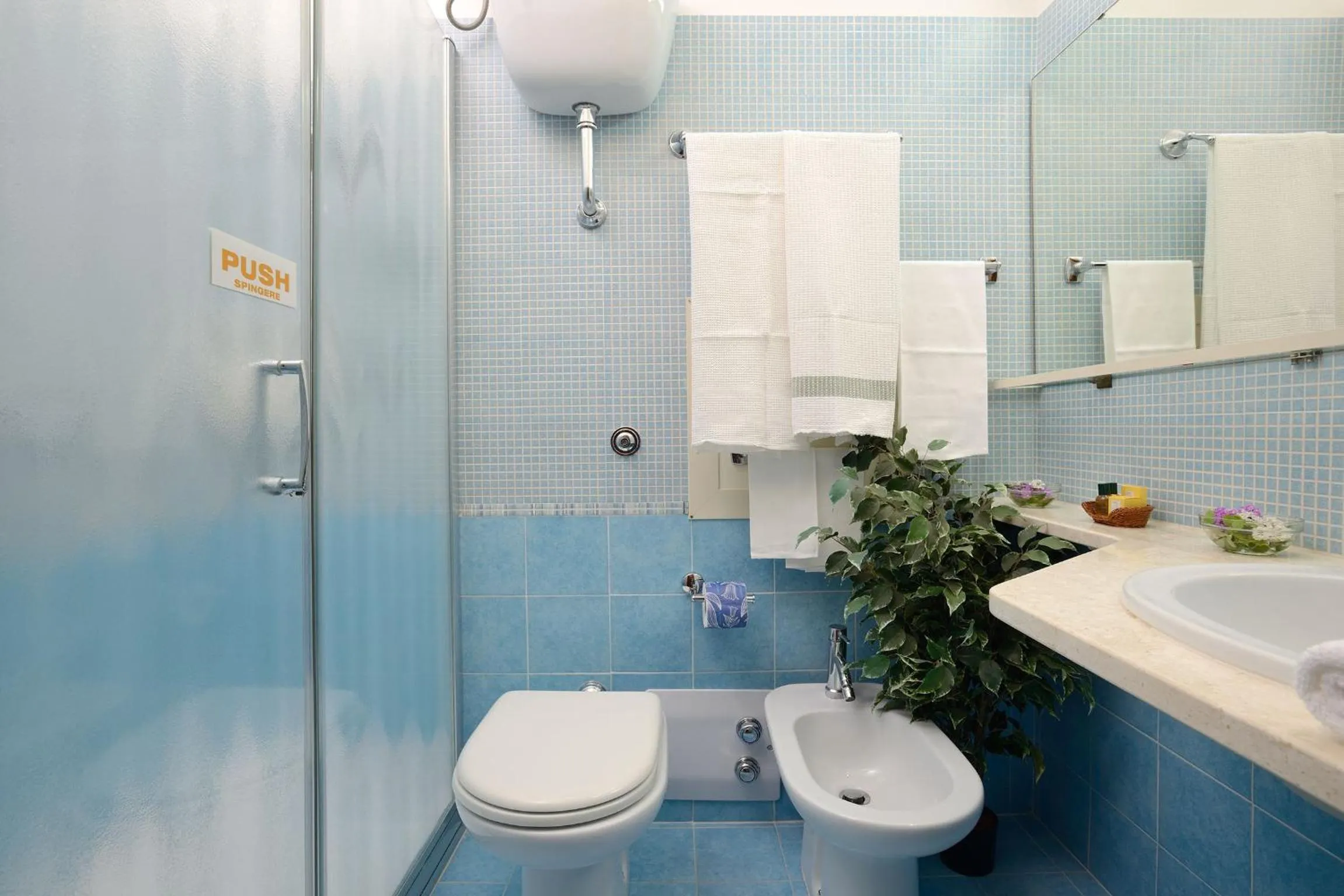 Bathroom in Hotel Oasis