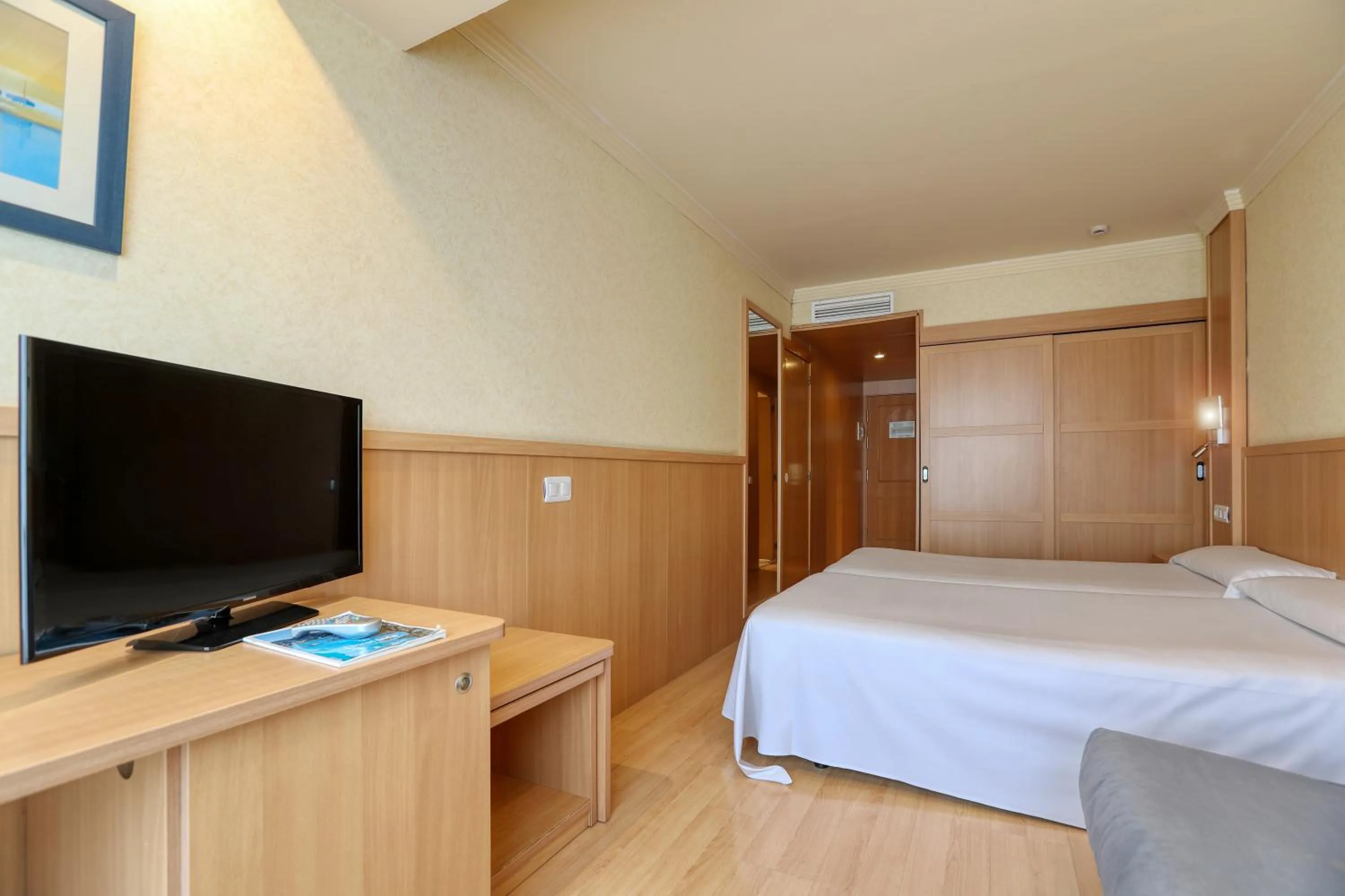 Superior Twin Room in Hotel Guitart Central Park Aqua Resort