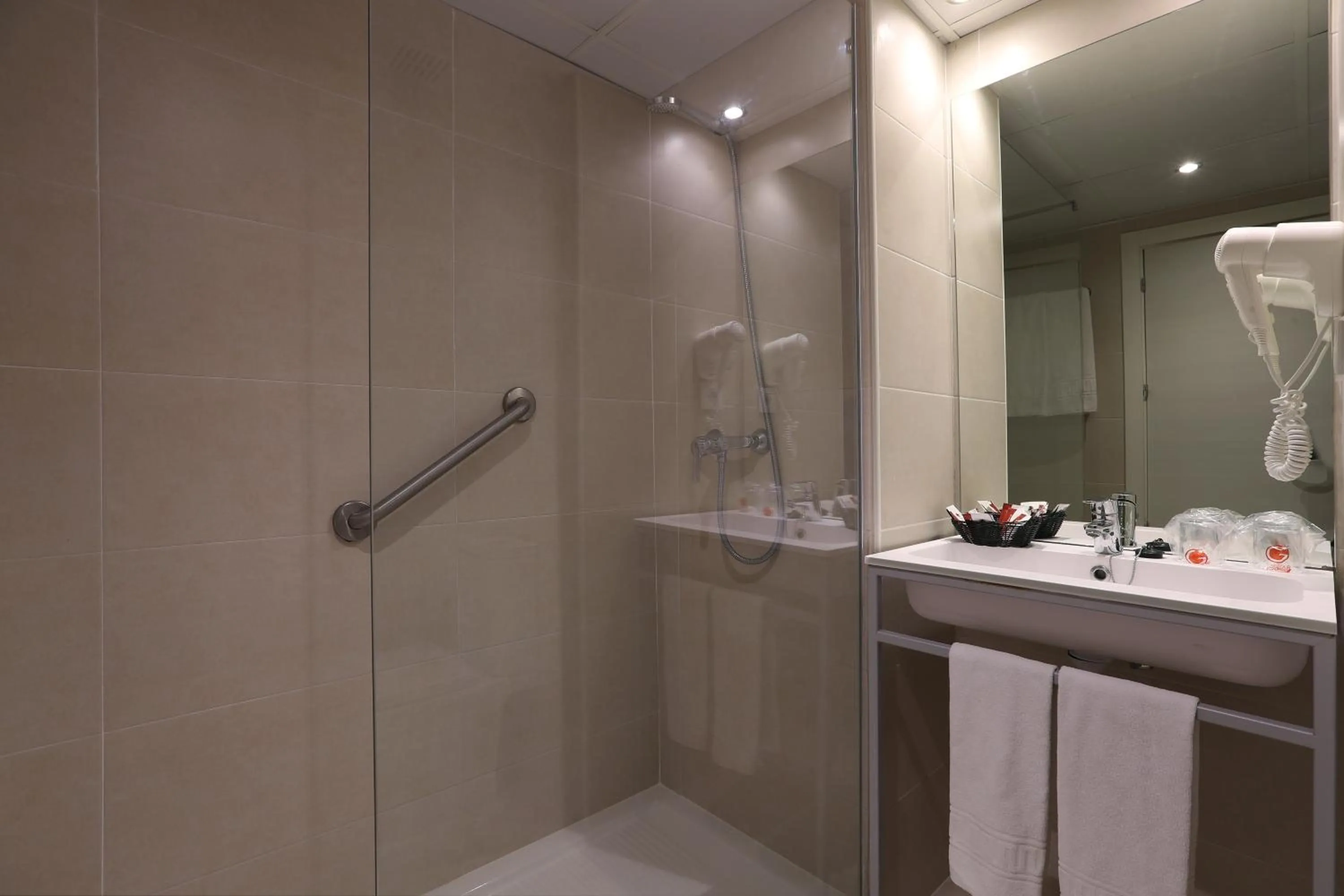 Bathroom in Hotel Guitart Central Park Aqua Resort