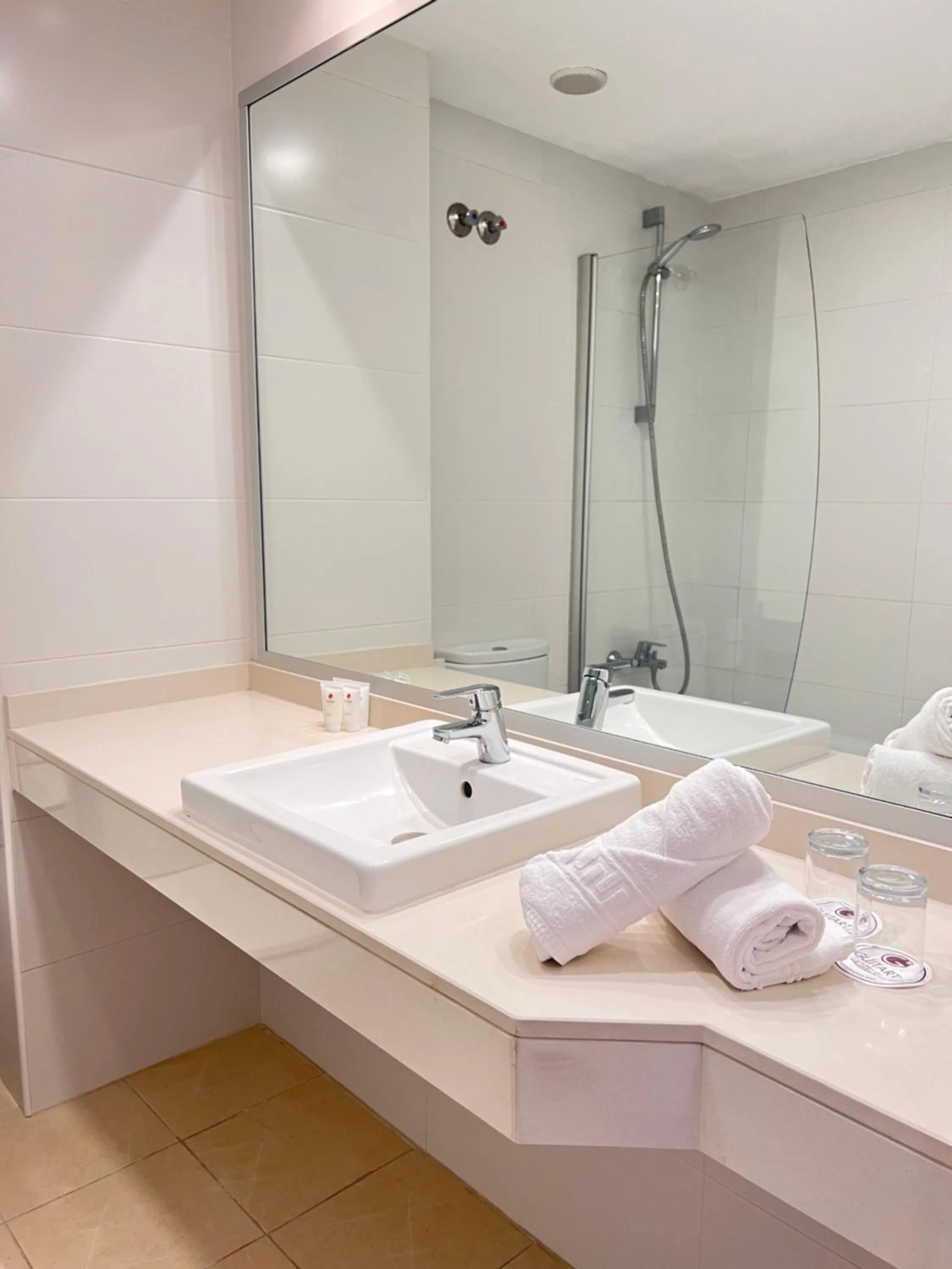 Bathroom in Hotel Guitart Central Park Aqua Resort