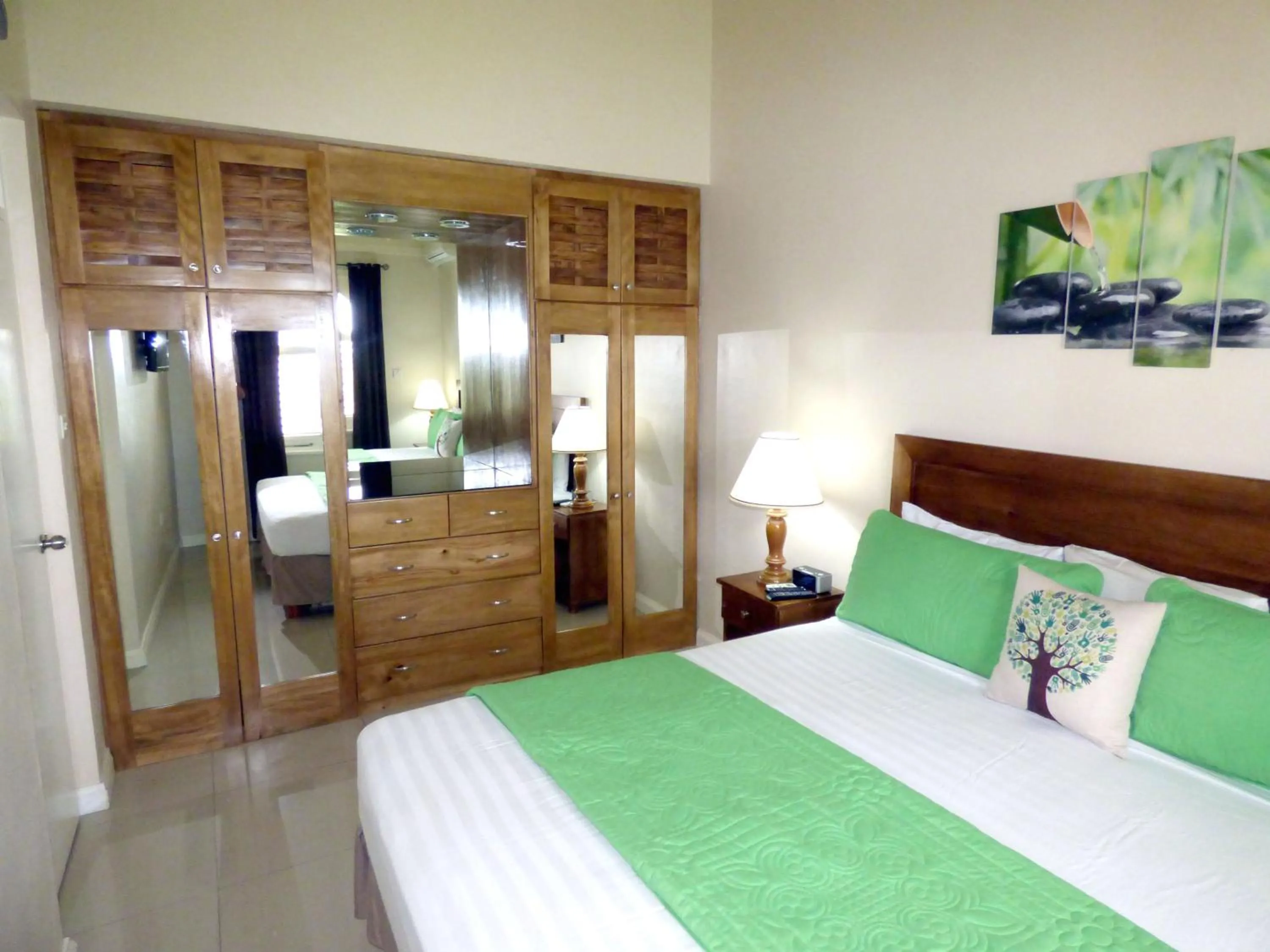 Bed in Beach One Bedroom Suite A29