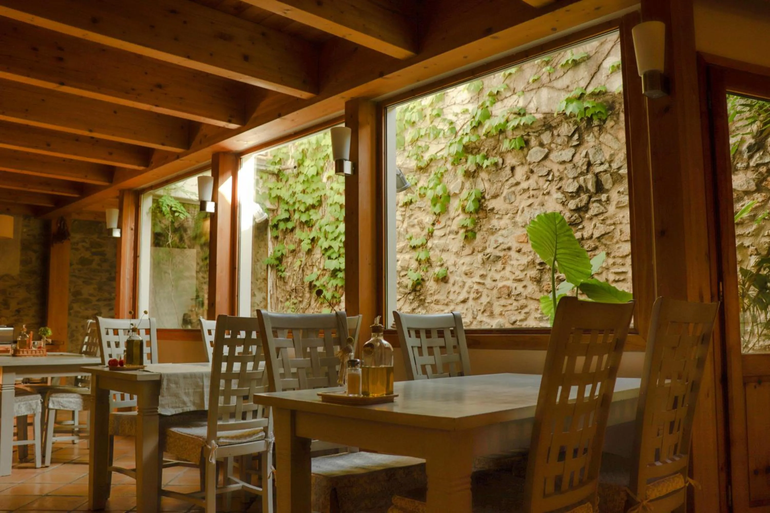 Restaurant/places to eat in Hotel Boutique Niu de Sol - Designed for Adults