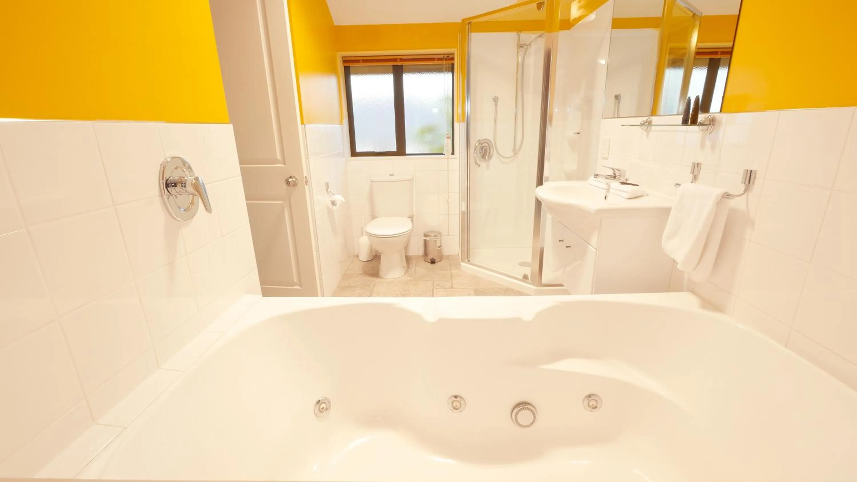 Bathroom in Randolph Motel Apartments