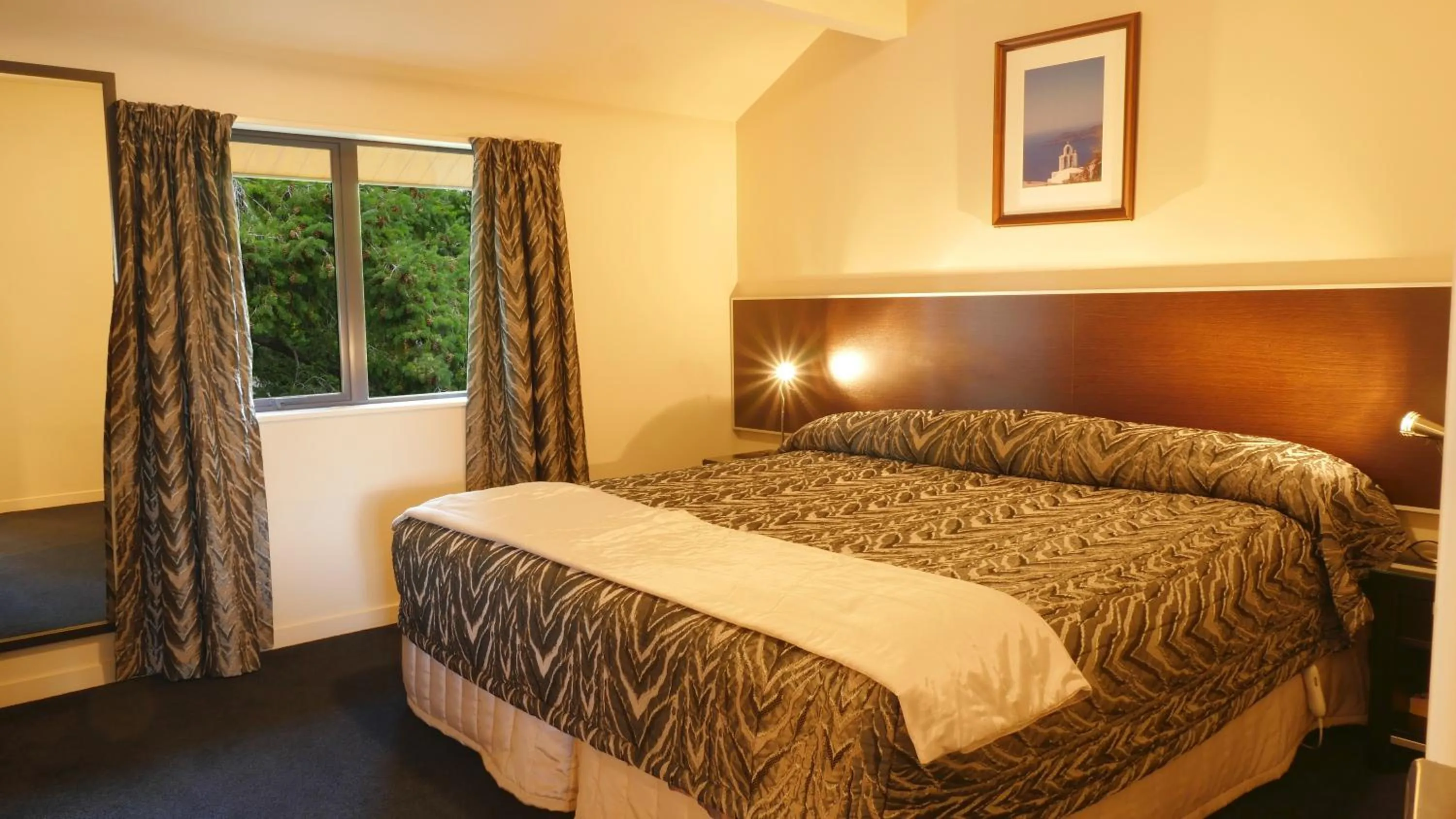 Bedroom, Bed in Randolph Motel Apartments