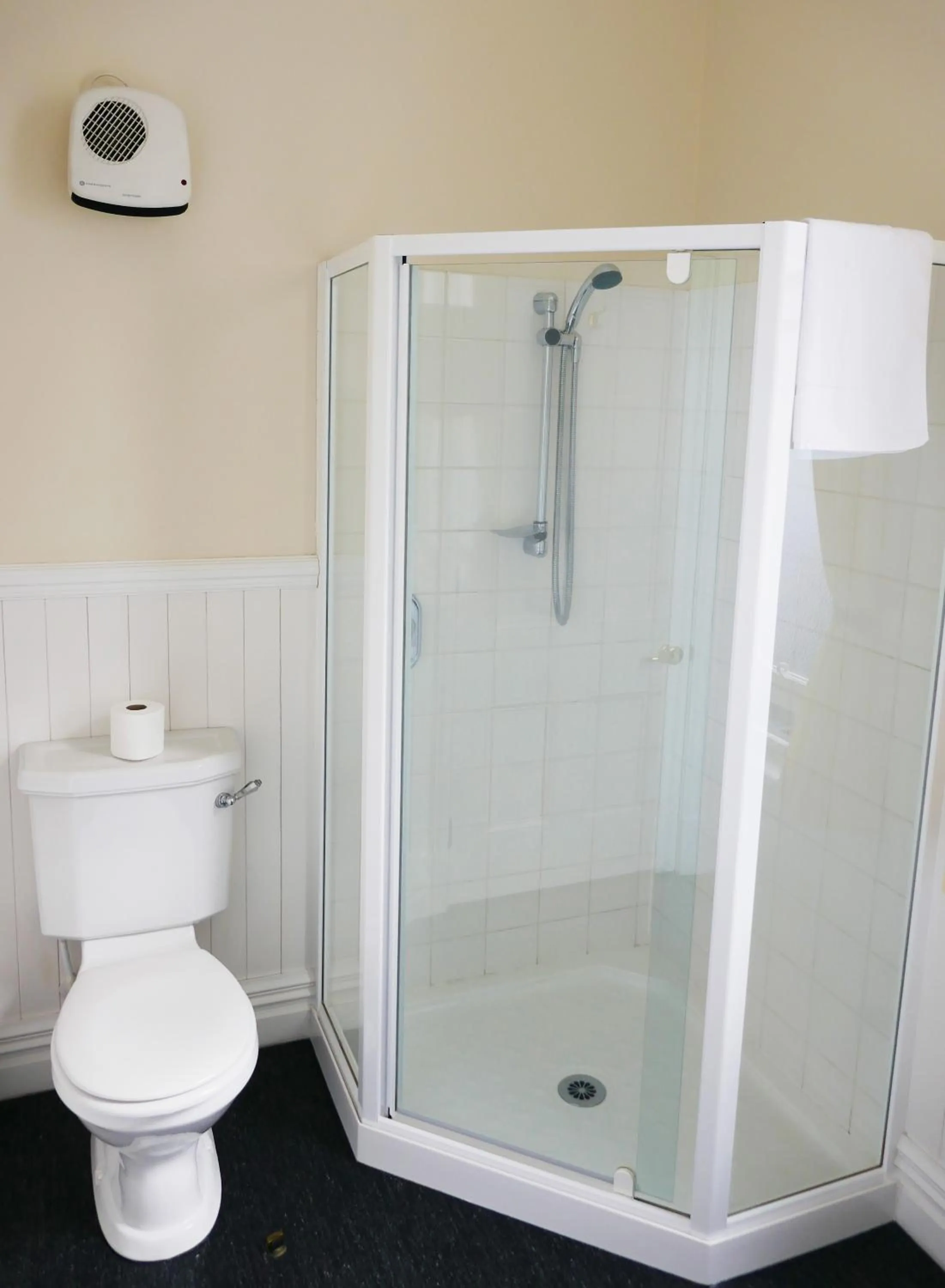 Shower in Highland House Boutique Hotel