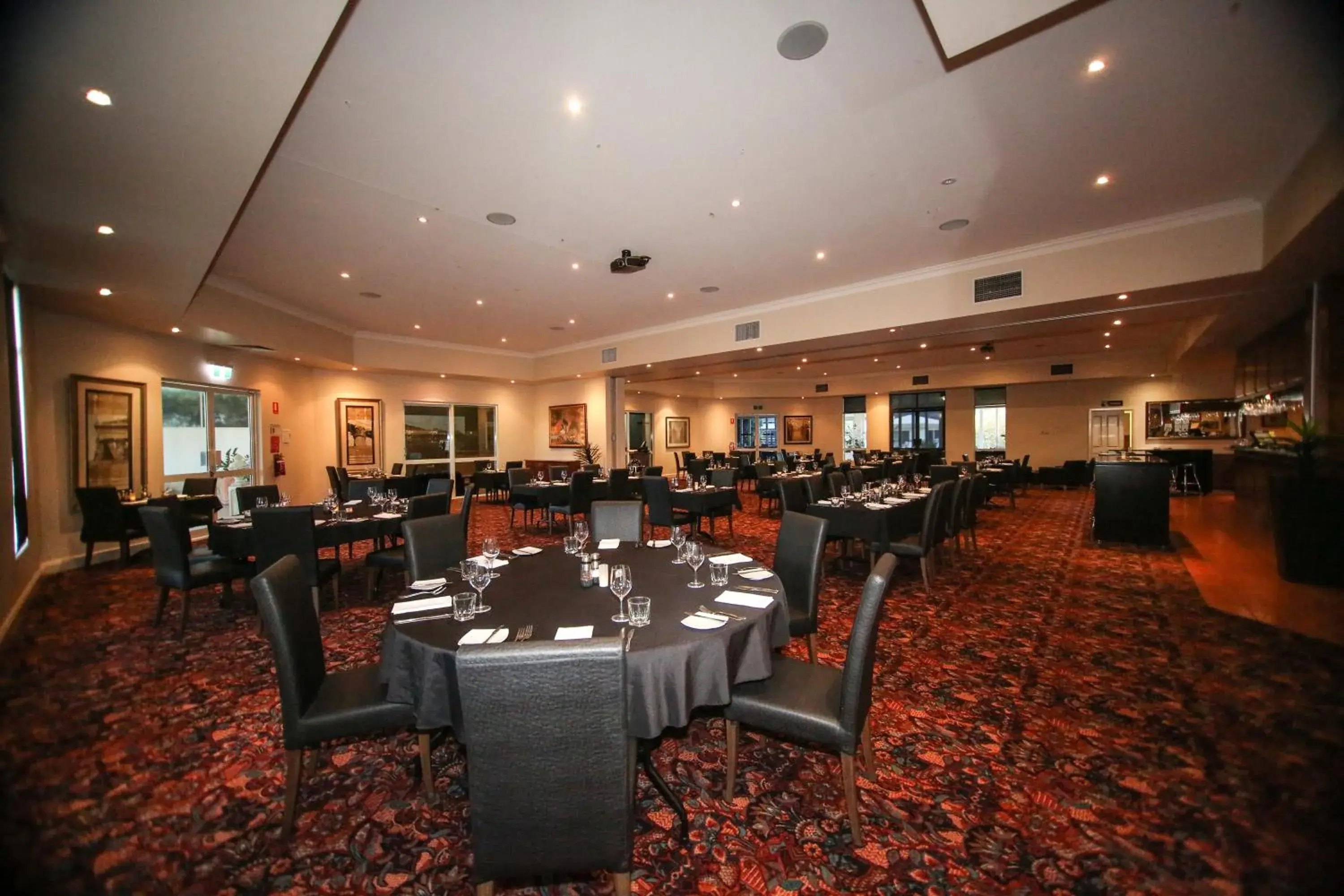 Restaurant/places to eat in Roma Explorers Inn Restaurant/places to eat in Roma Explorers Inn