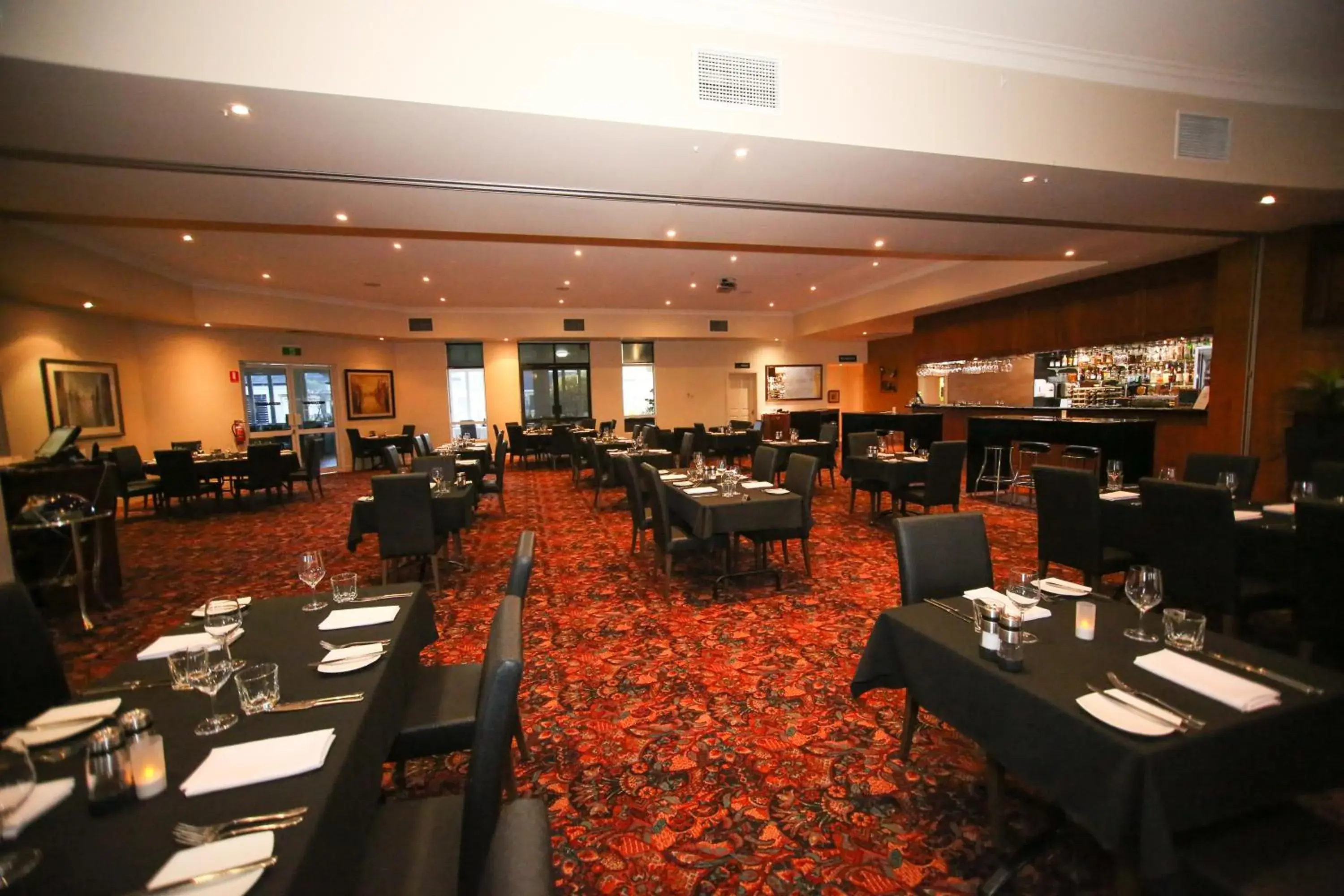 Restaurant/places to eat in Roma Explorers Inn Restaurant/places to eat in Roma Explorers Inn