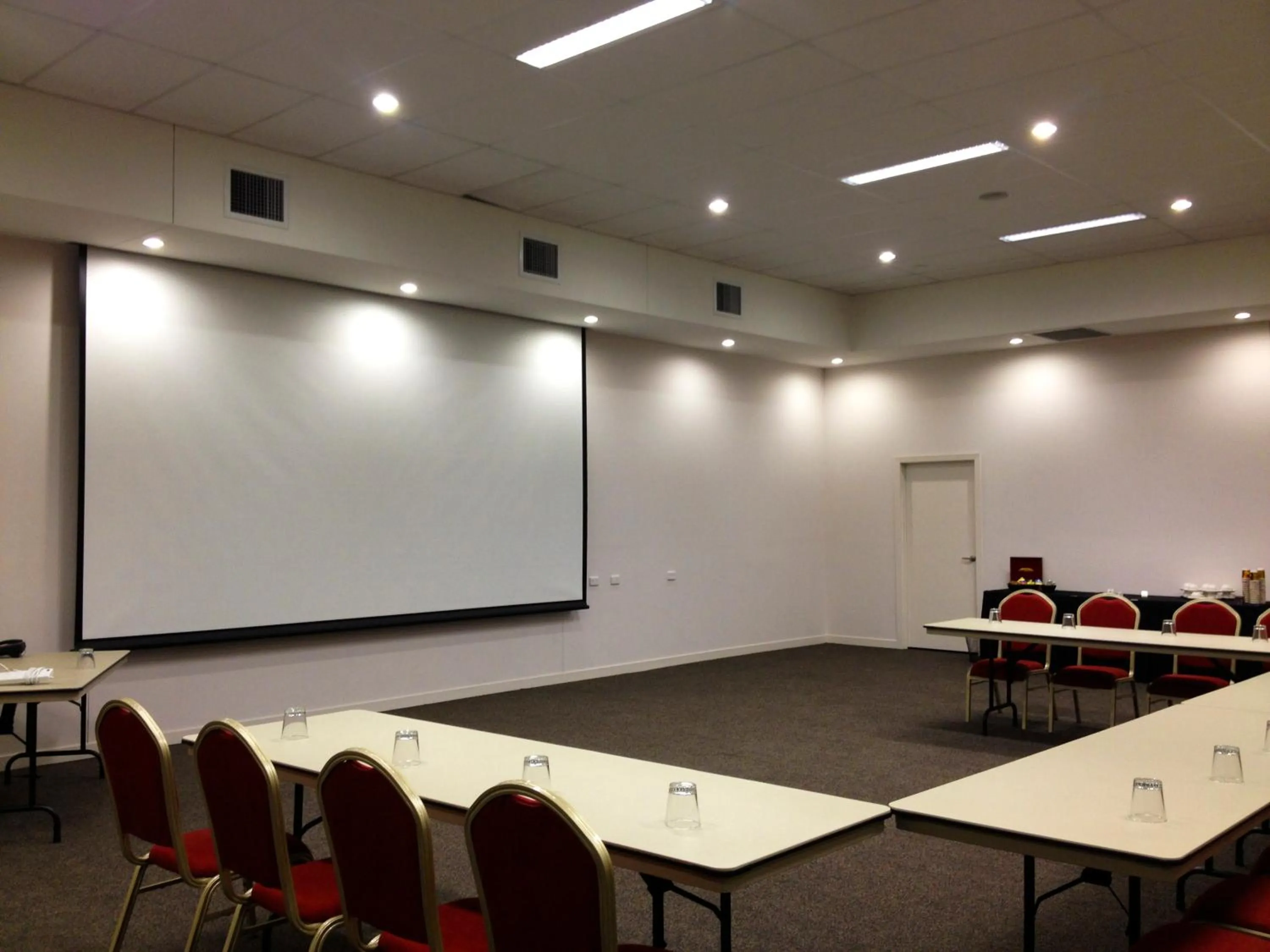 Banquet/Function facilities in Roma Explorers Inn