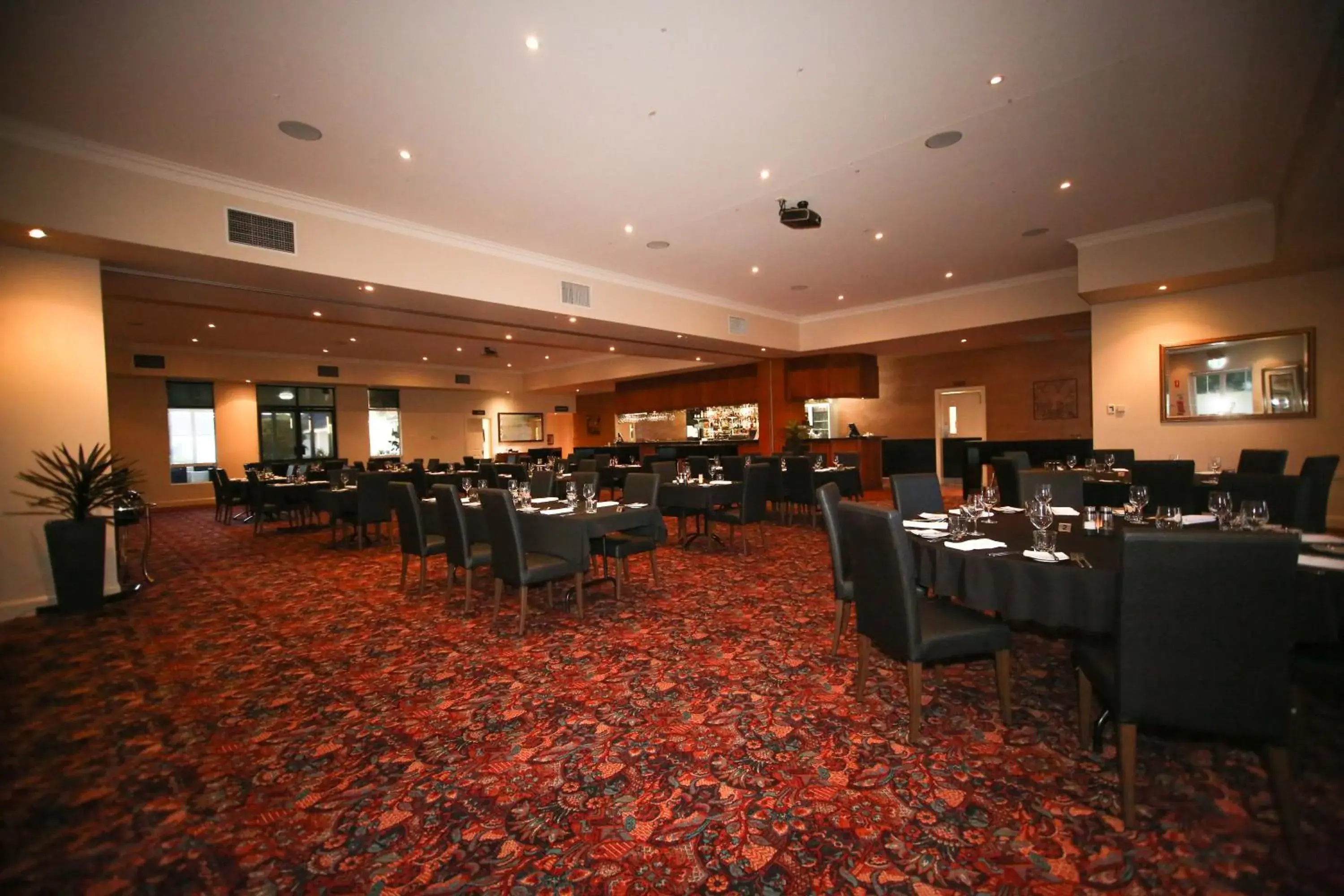 Restaurant/places to eat in Roma Explorers Inn Restaurant/places to eat in Roma Explorers Inn