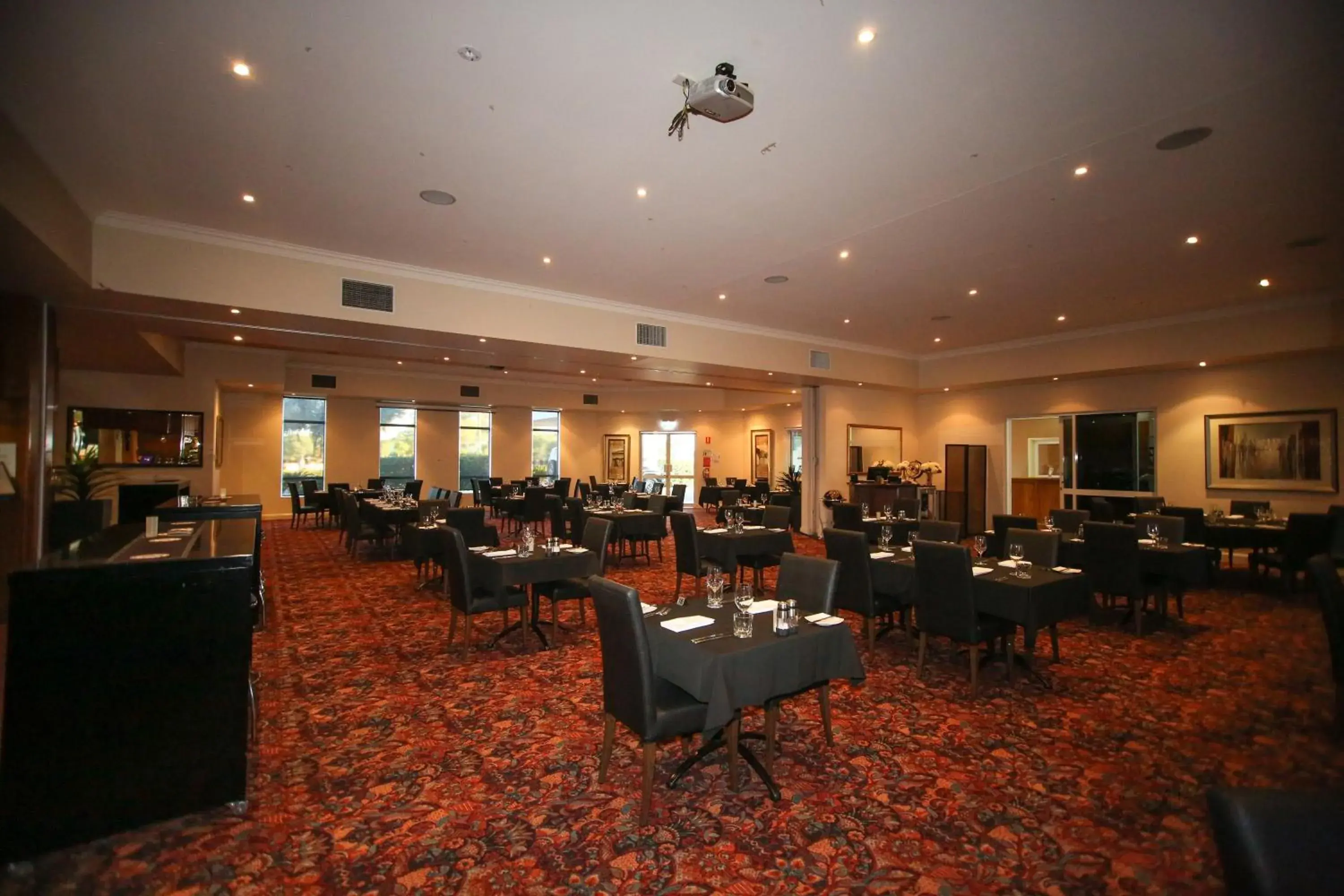 Restaurant/places to eat in Roma Explorers Inn Restaurant/places to eat in Roma Explorers Inn