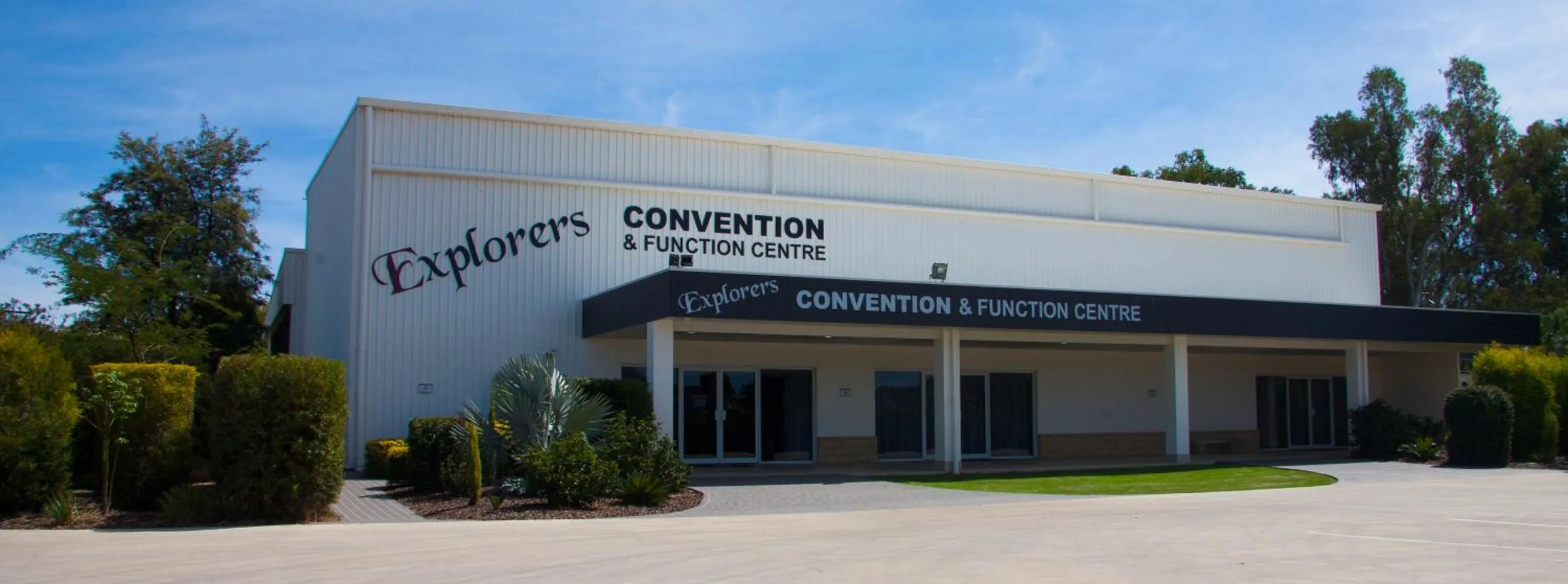 Property building in Roma Explorers Inn