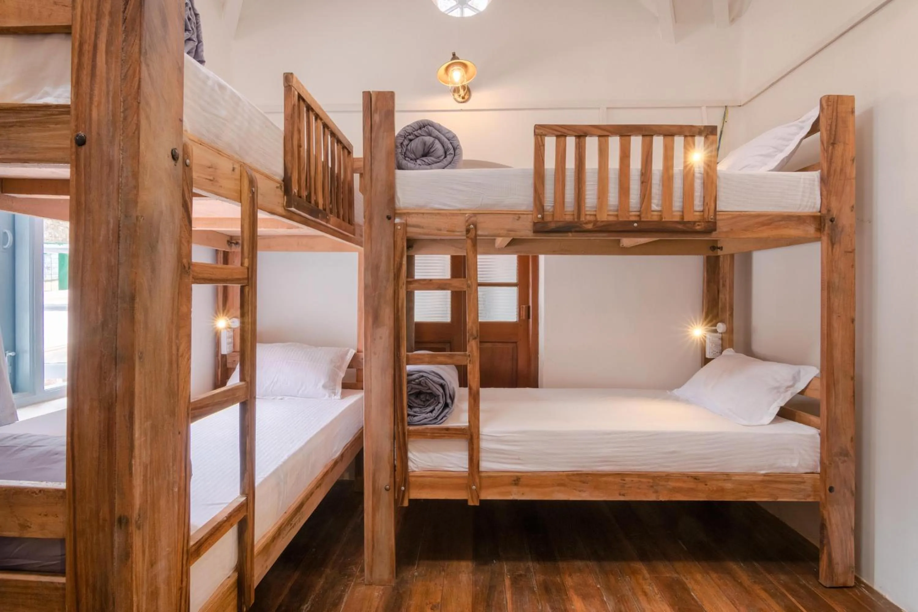 Mountain view, Bed in Zostel Ooty