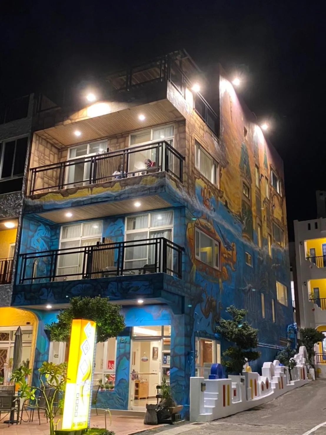 Property building in LoveSea 126 Beach Inn