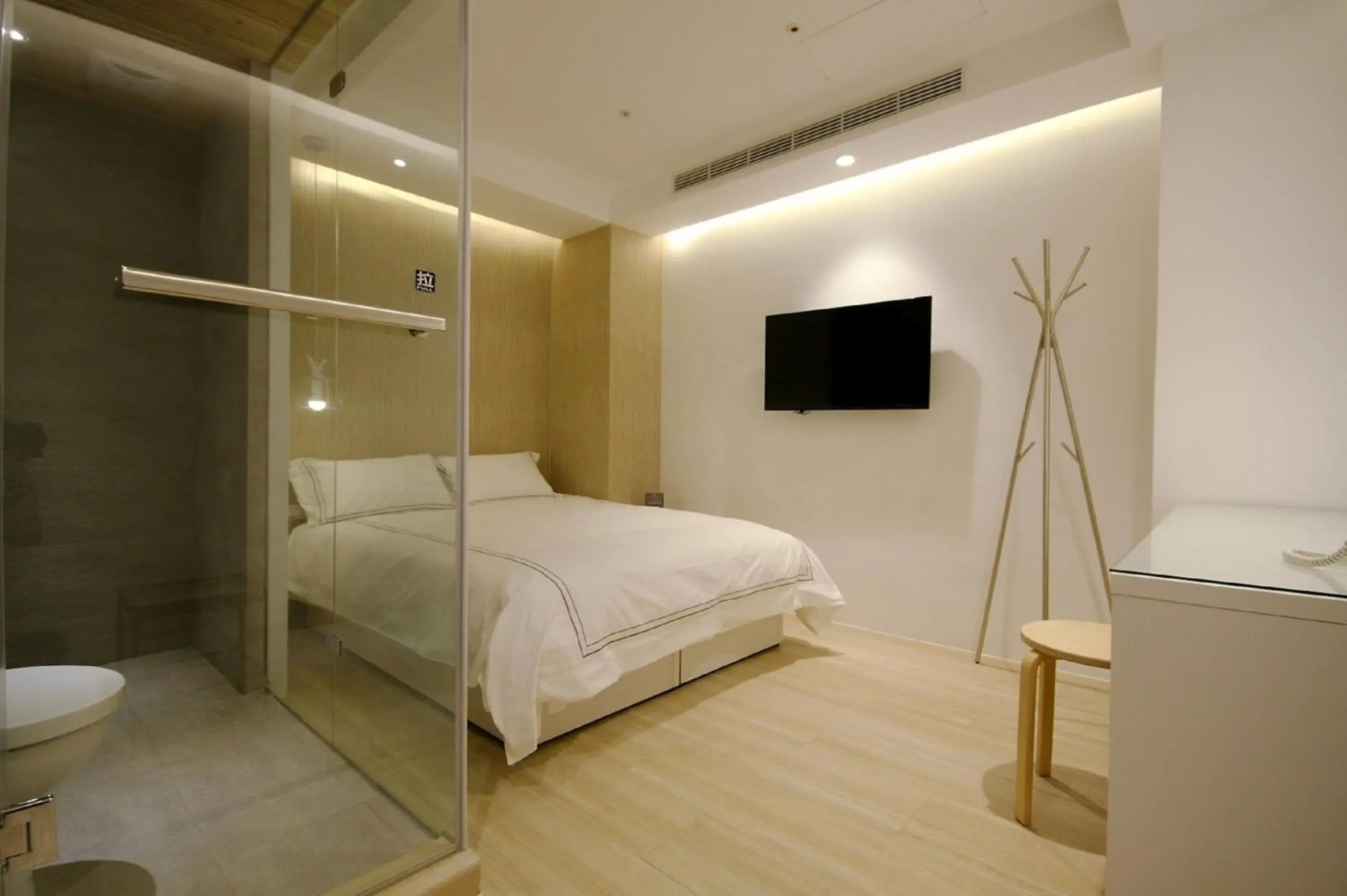 Photo of the whole room, Bed in Mini West Hotel Photo of the whole room, Bed in Mini West Hotel