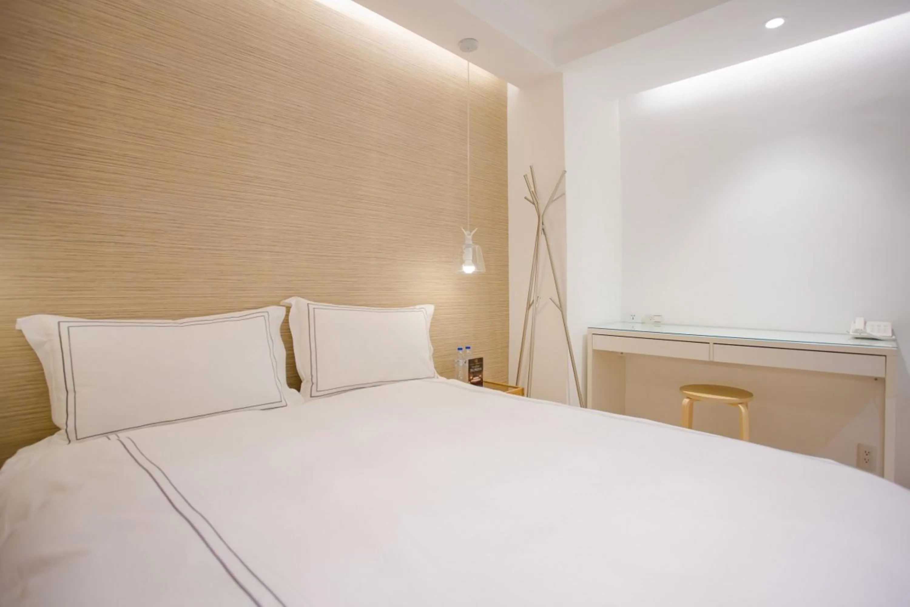 Bed in Mini West Hotel